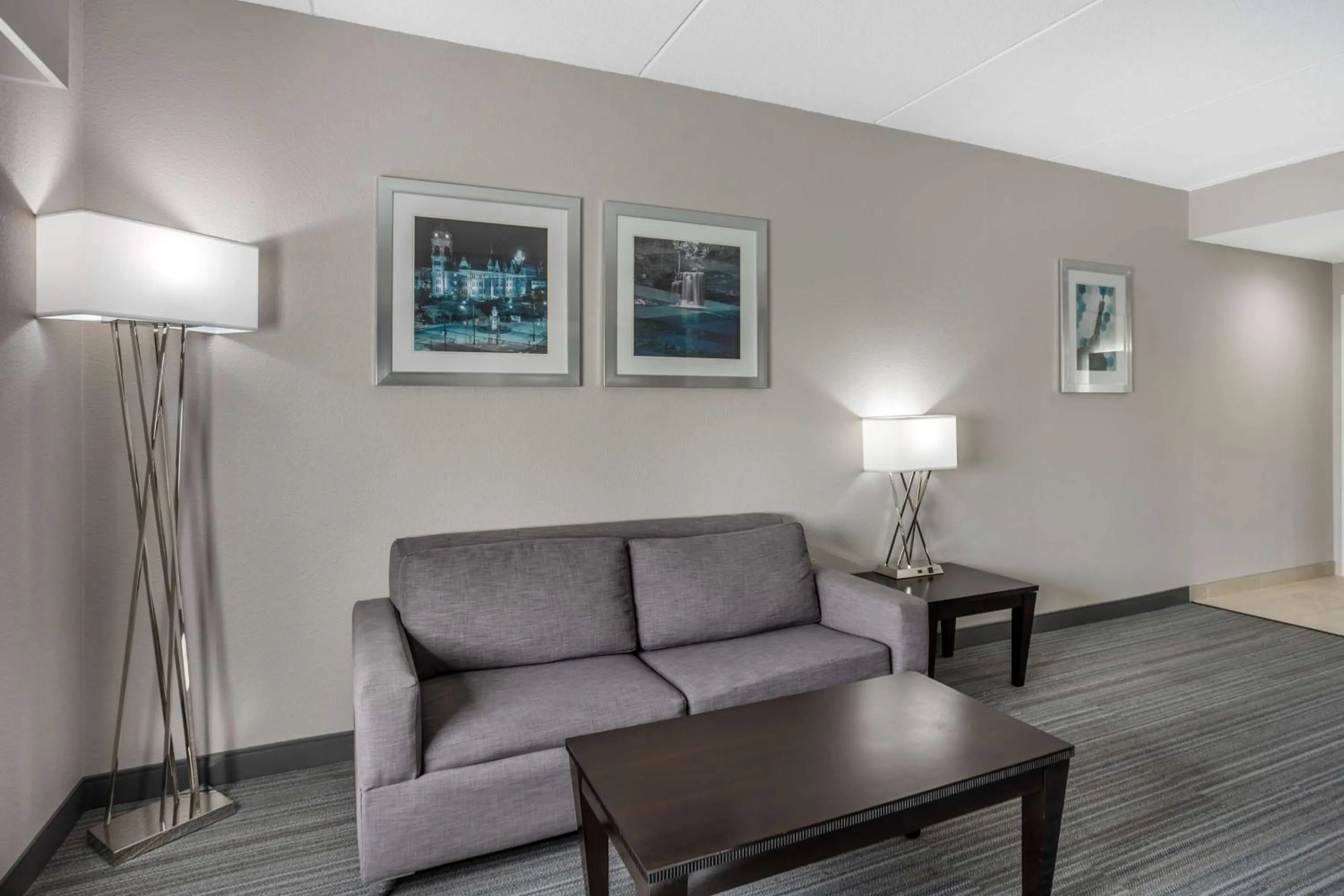 Bedroom in Best Western Plus Wilkes Barre-Scranton Airport Hotel