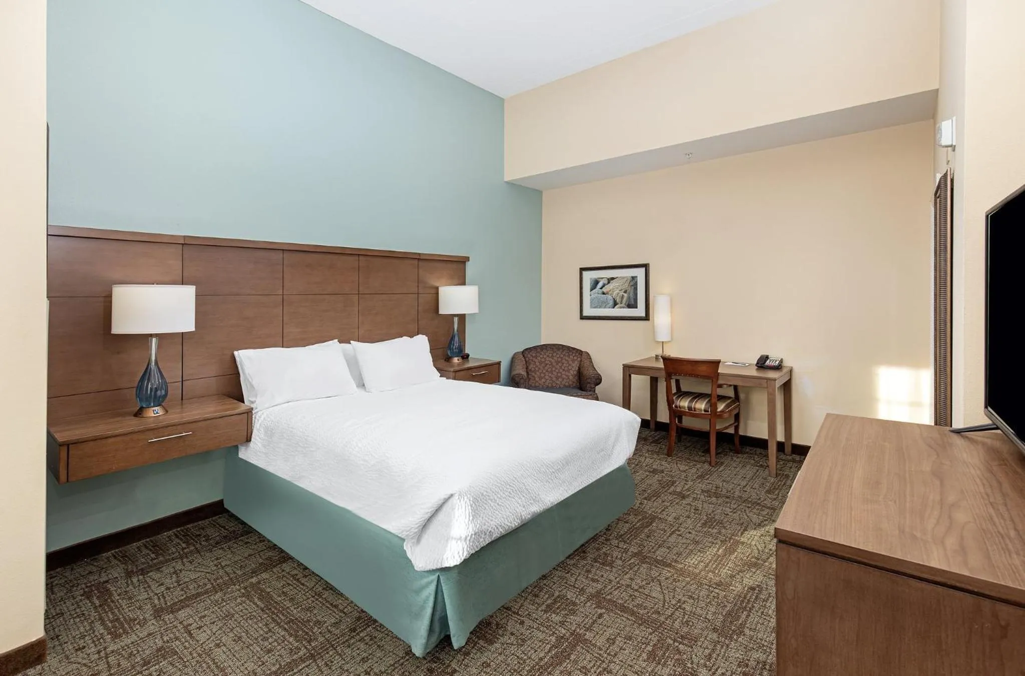 Photo of the whole room, Bed in Staybridge Suites-Knoxville Oak Ridge by IHG
