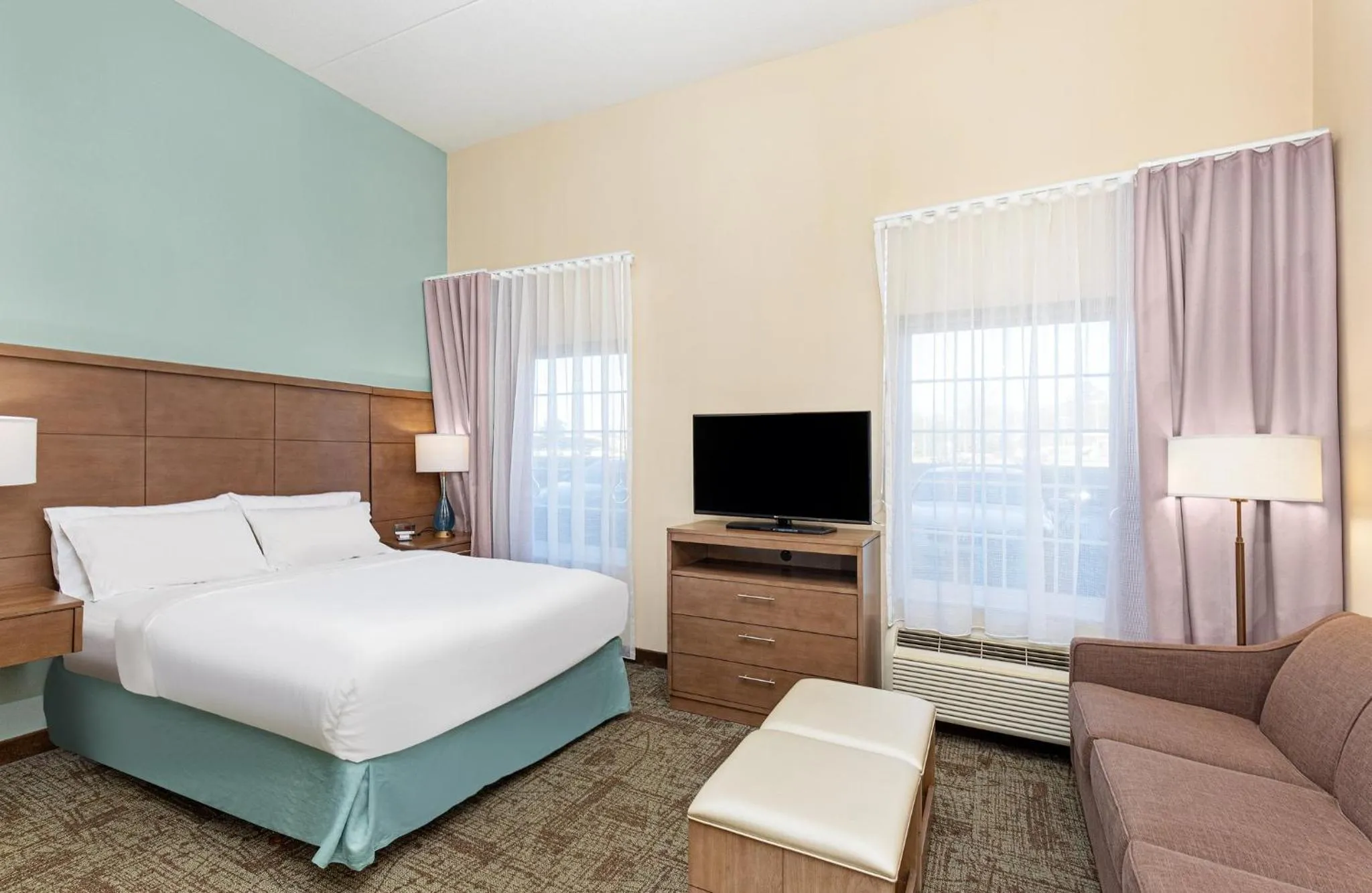 Photo of the whole room, Bed in Staybridge Suites-Knoxville Oak Ridge by IHG