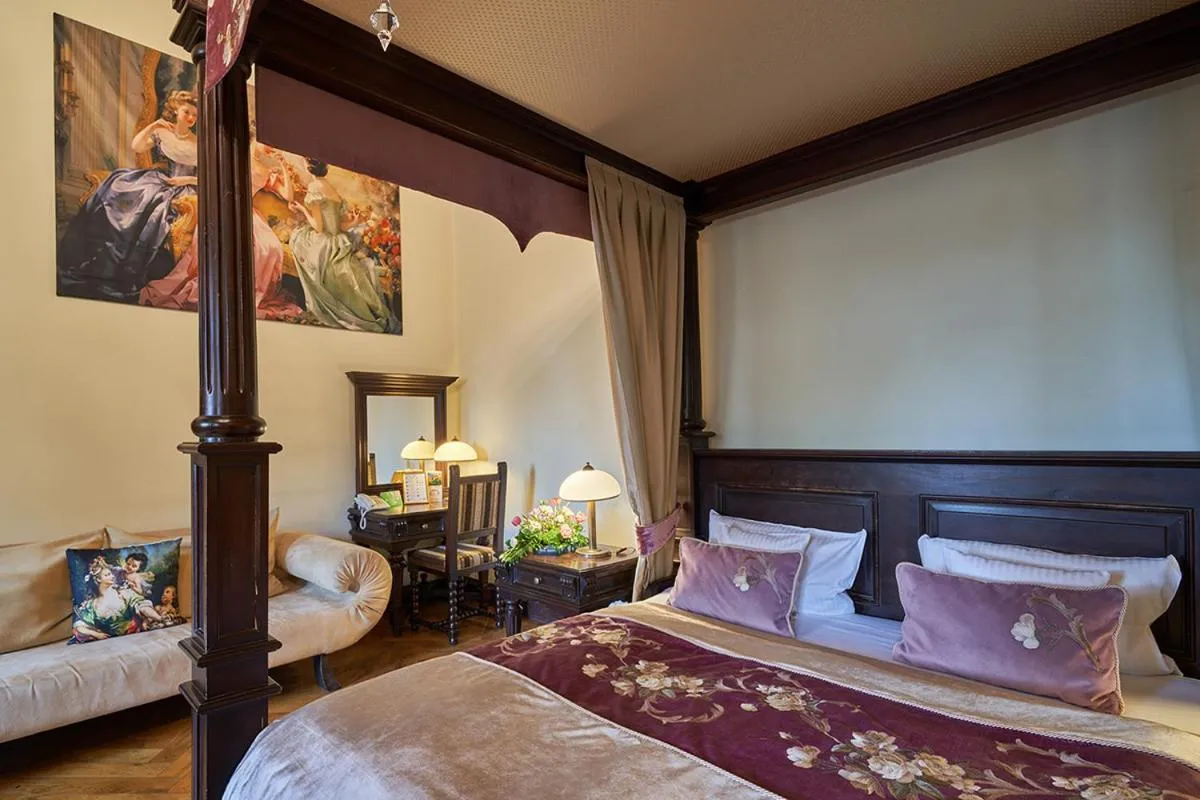 Bed in Zamek Kliczków