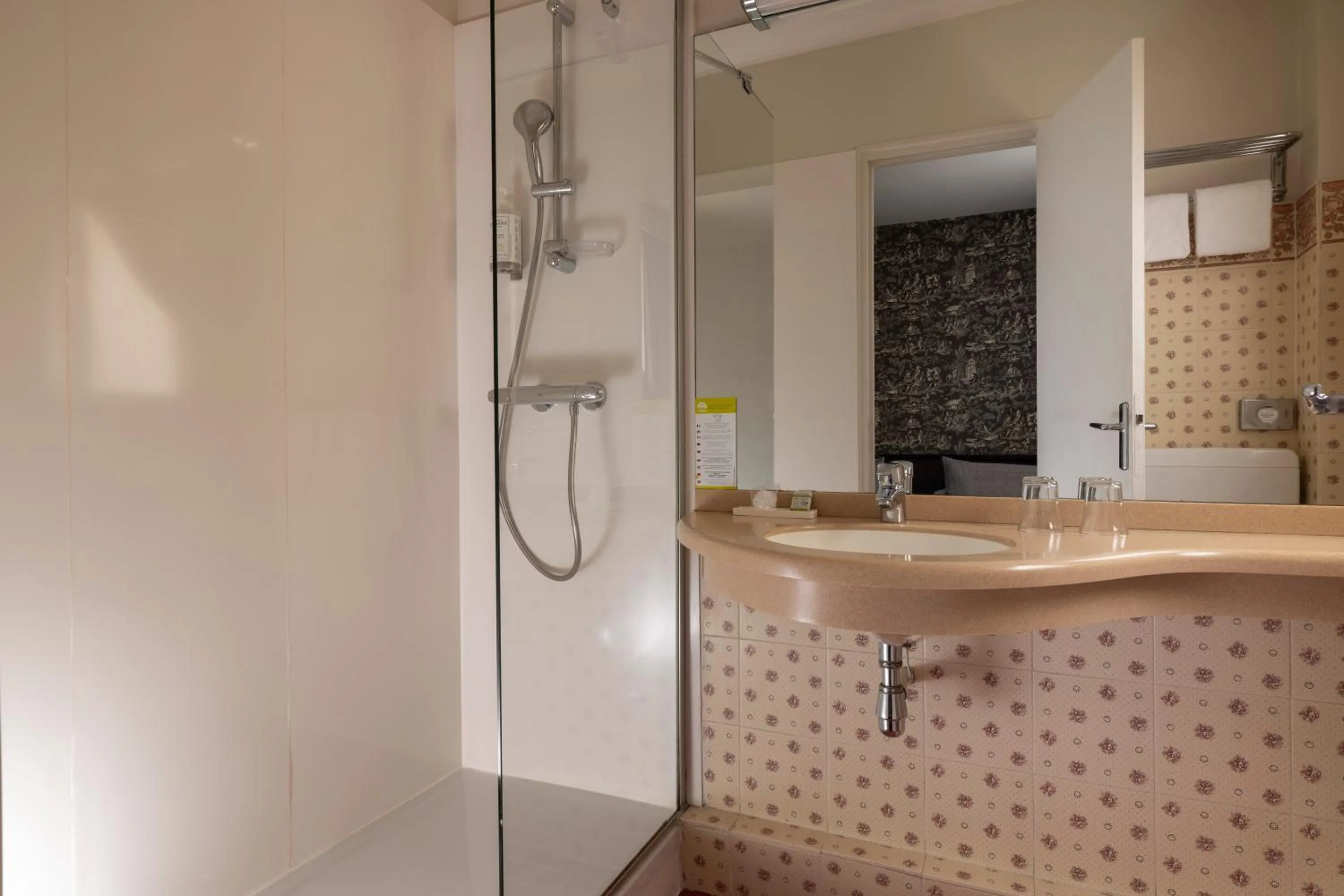 Bathroom in Hotel Clément