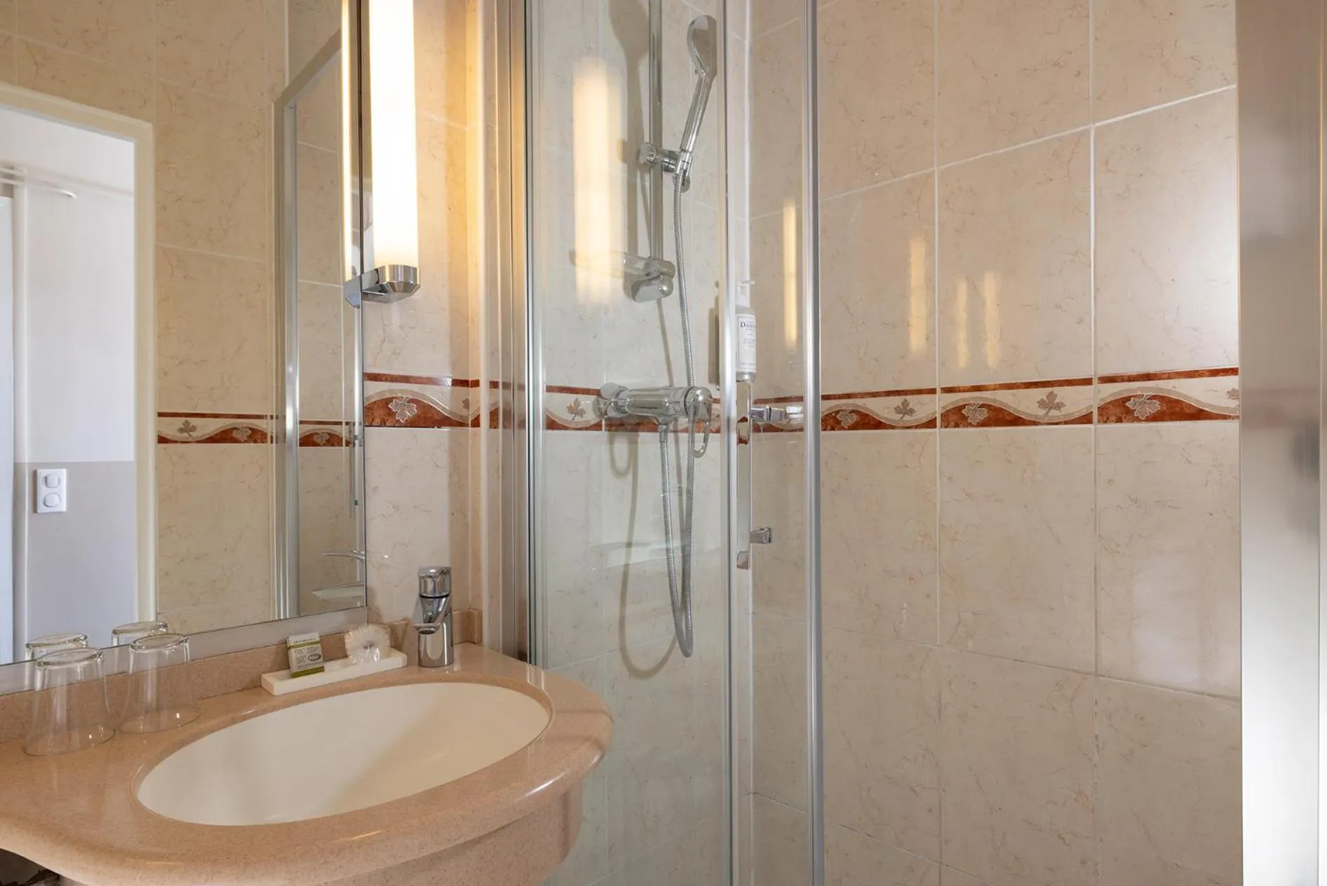 Shower in Hotel Clément