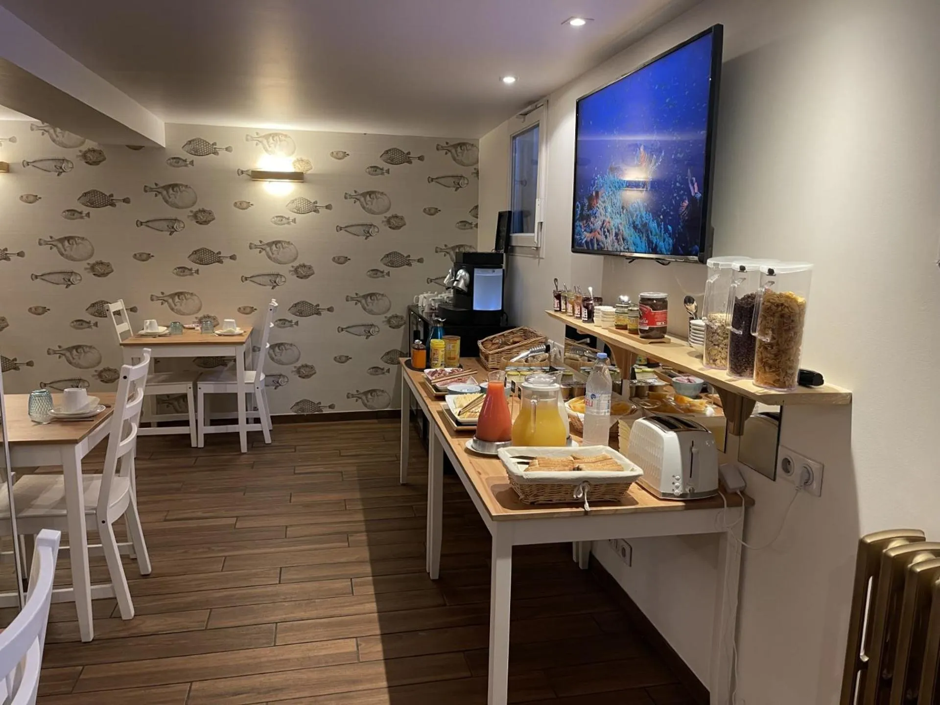 Food and drinks in Hotel Le Relais Saint-Jacques