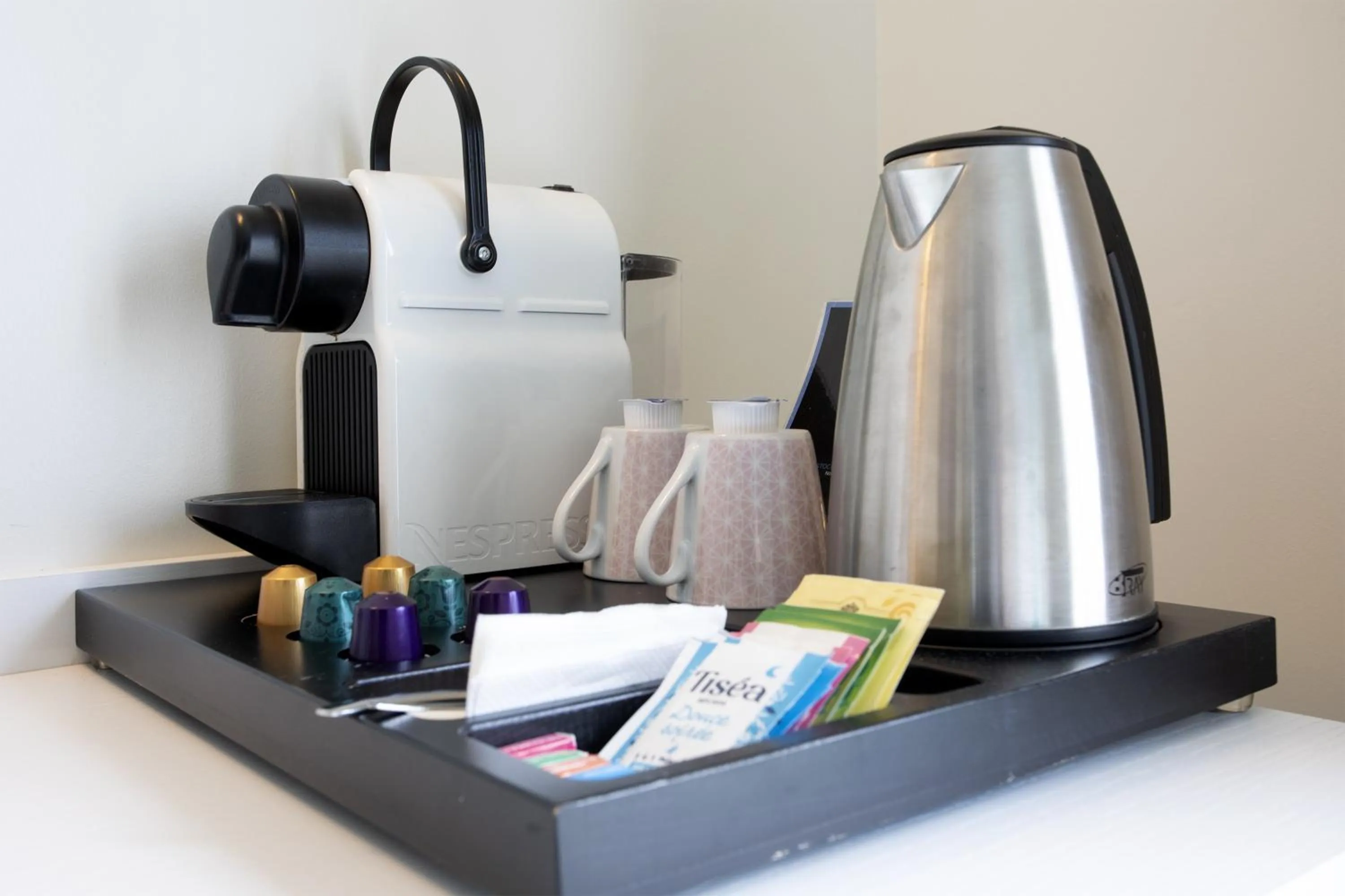 Coffee/tea facilities in Hotel Le Relais Saint-Jacques