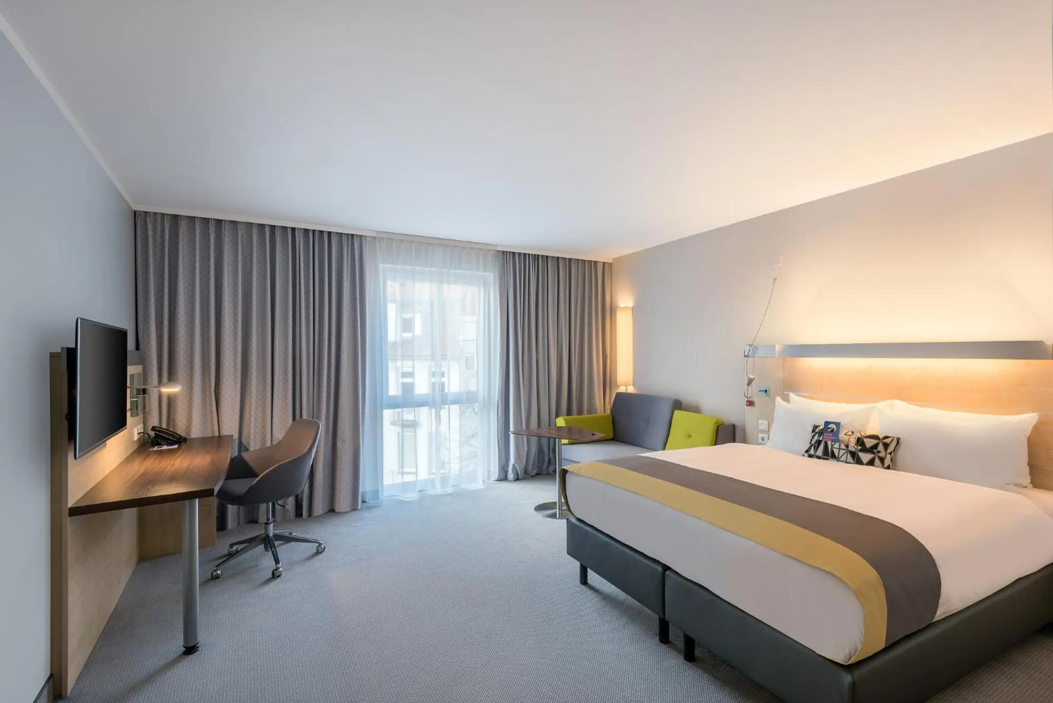 Photo of the whole room, Bed in Holiday Inn Express Gütersloh by IHG