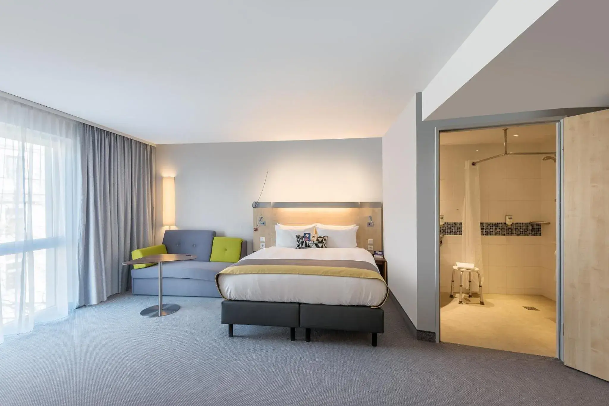 Standard Queen Room with Sofa Bed - Mobility Access in Holiday Inn Express Gütersloh by IHG Standard Queen Room with Sofa Bed - Mobility Access in Holiday Inn Express Gütersloh by IHG