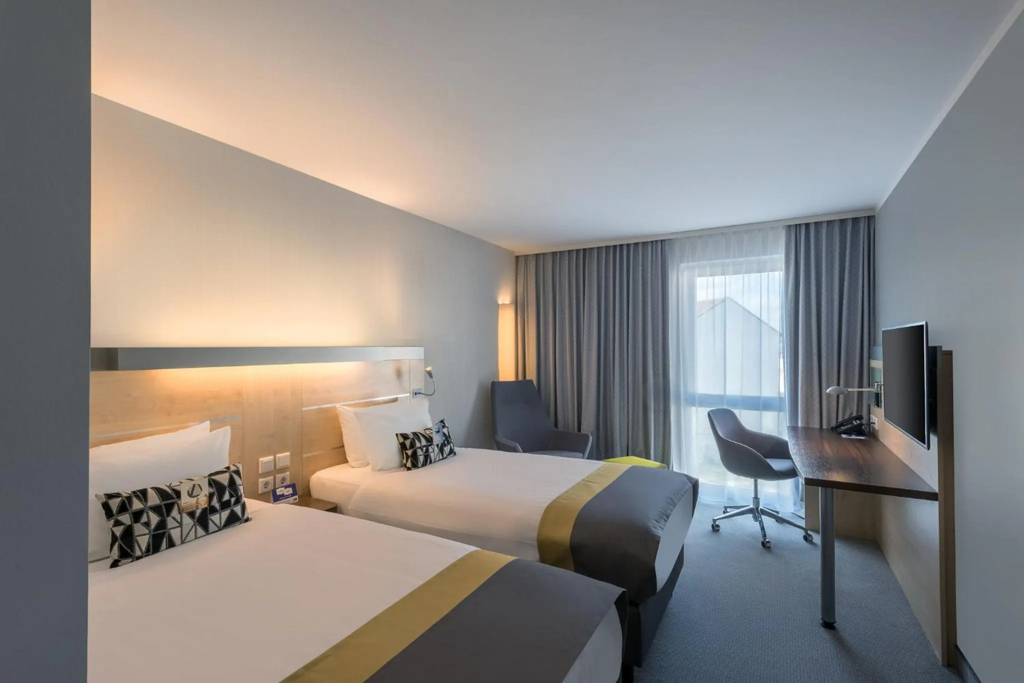 Photo of the whole room, Bed in Holiday Inn Express Gütersloh by IHG