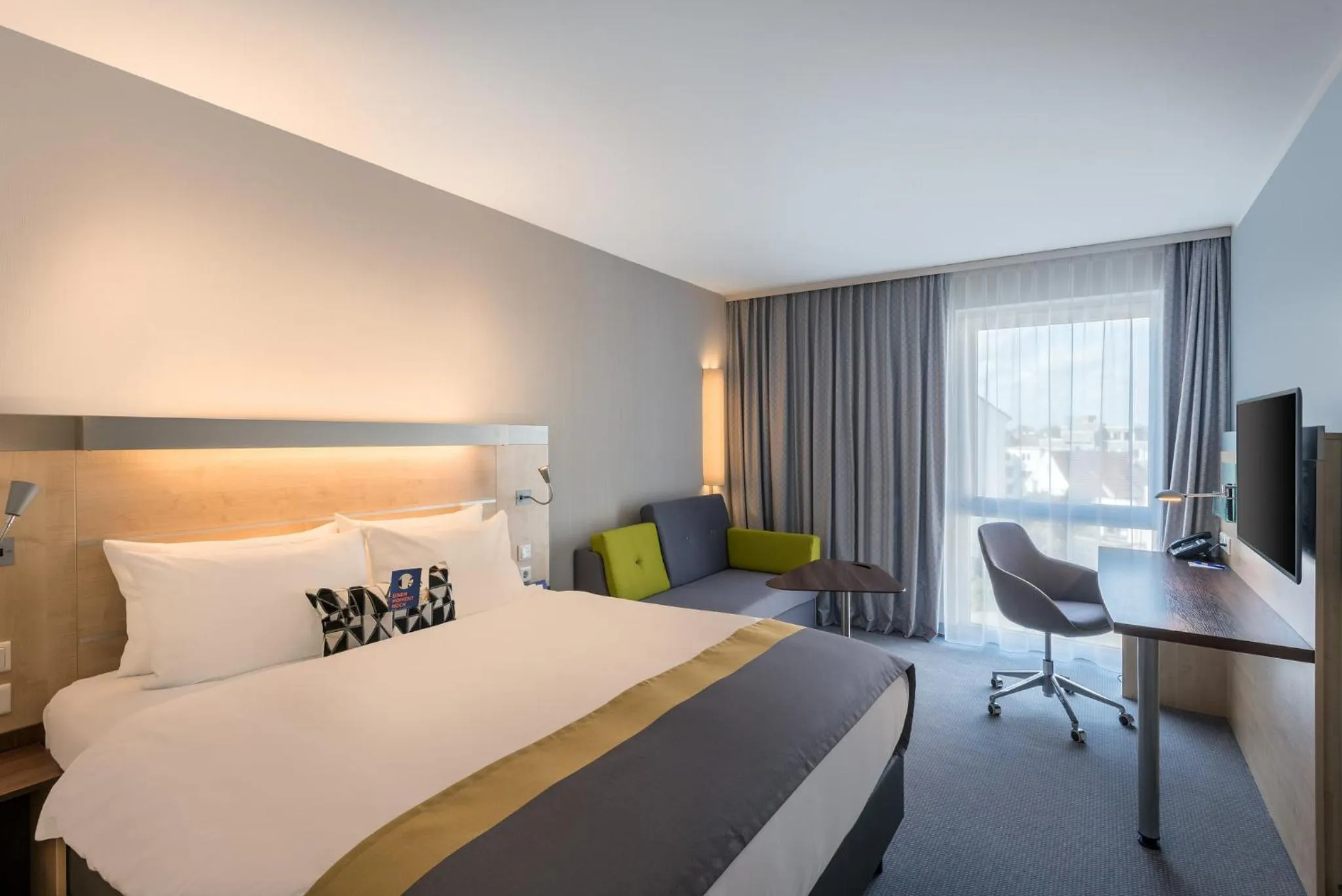 Photo of the whole room, Bed in Holiday Inn Express Gütersloh by IHG