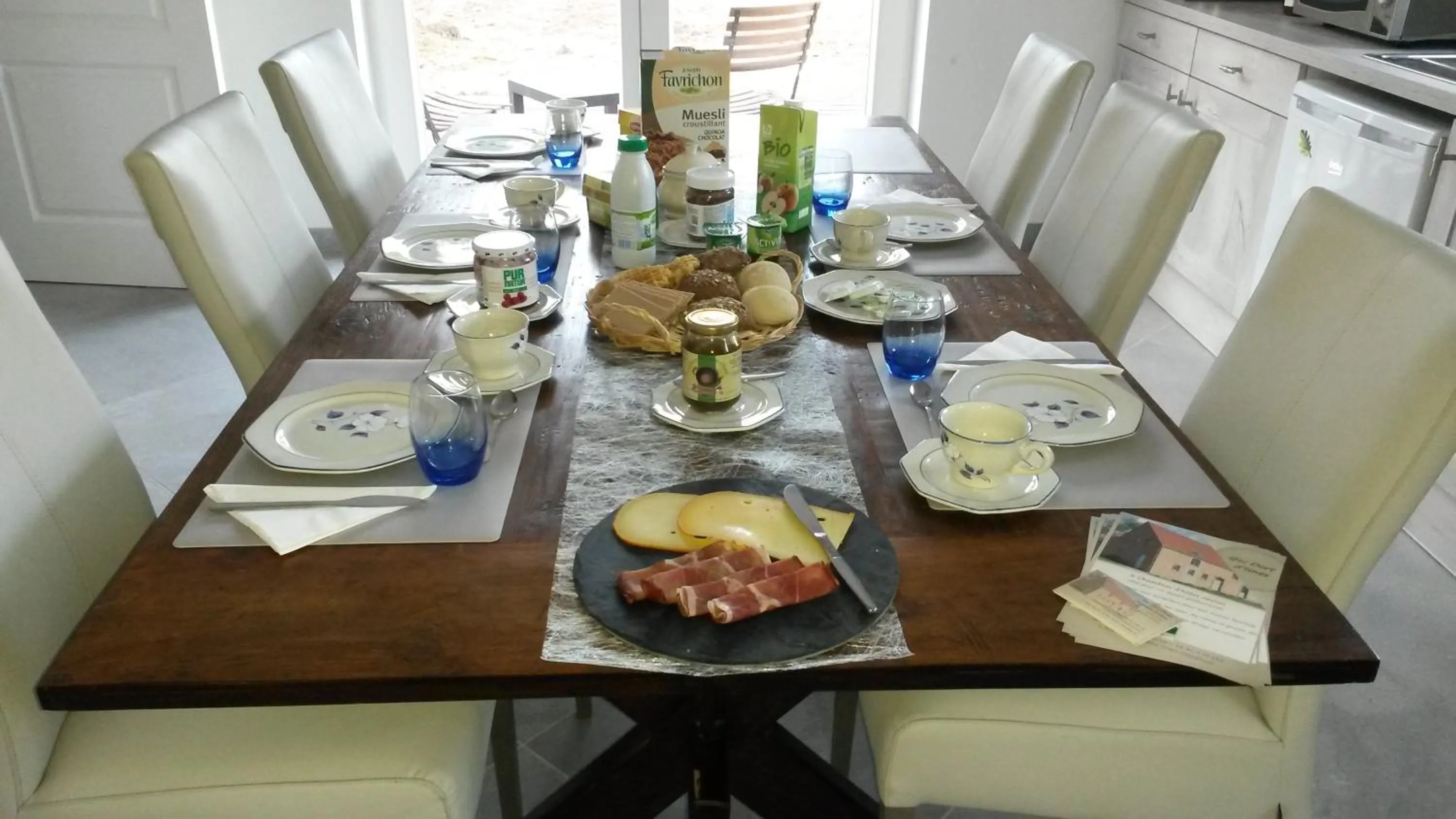 Communal kitchen in Qui Dort d'Isnes