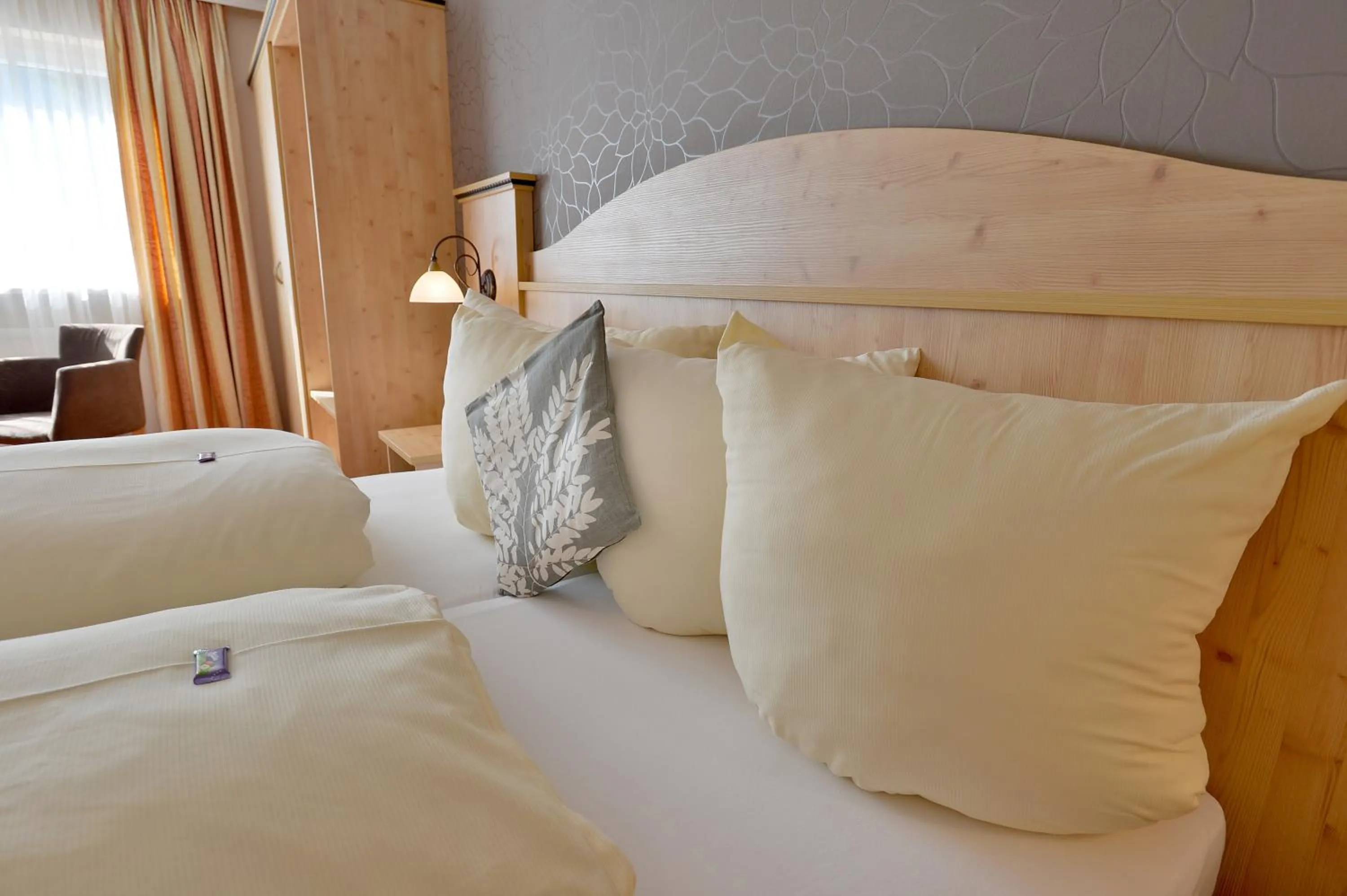 Bedroom, Bed in Hotel Mesnerwirt