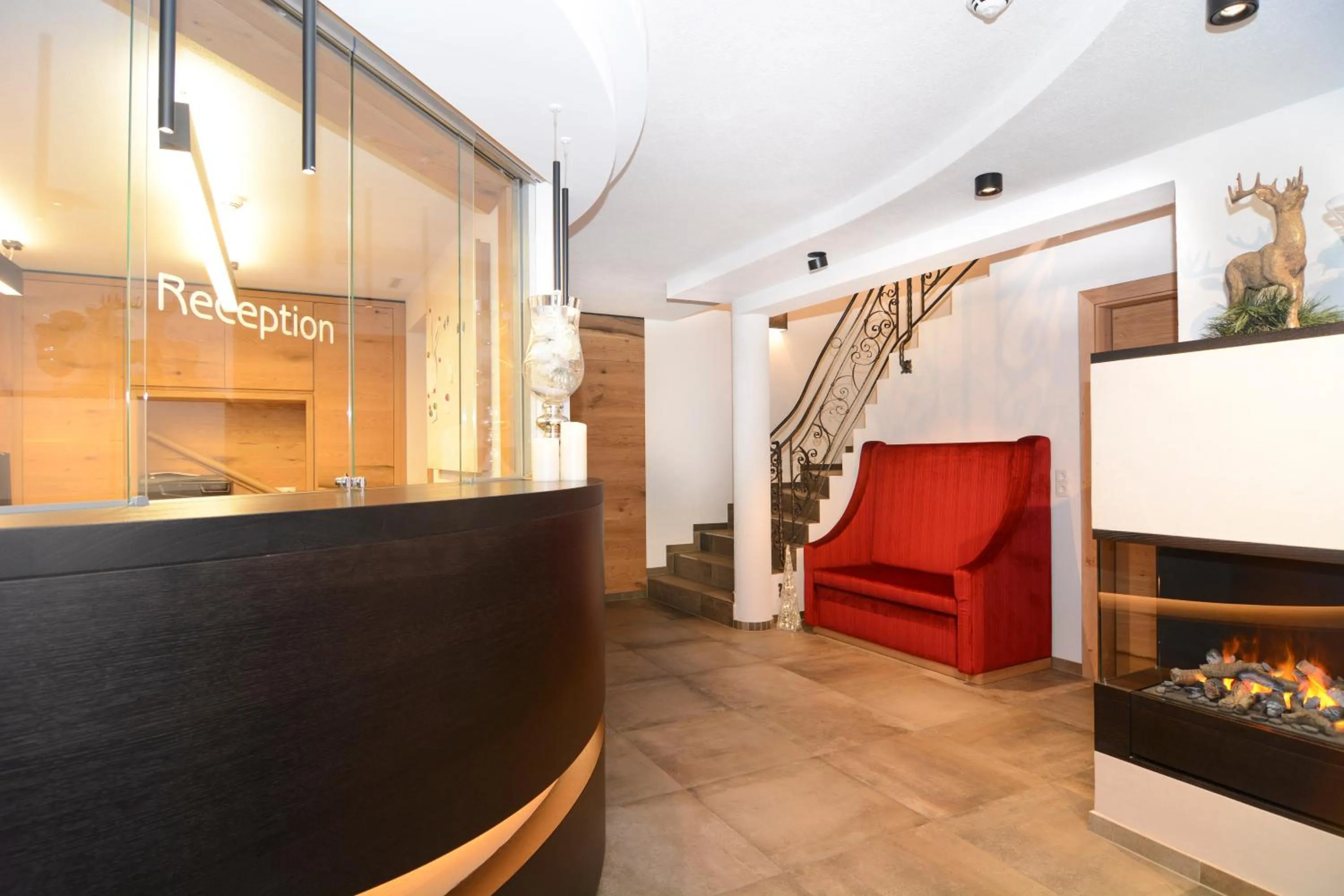 Lobby or reception in Garni Vereina