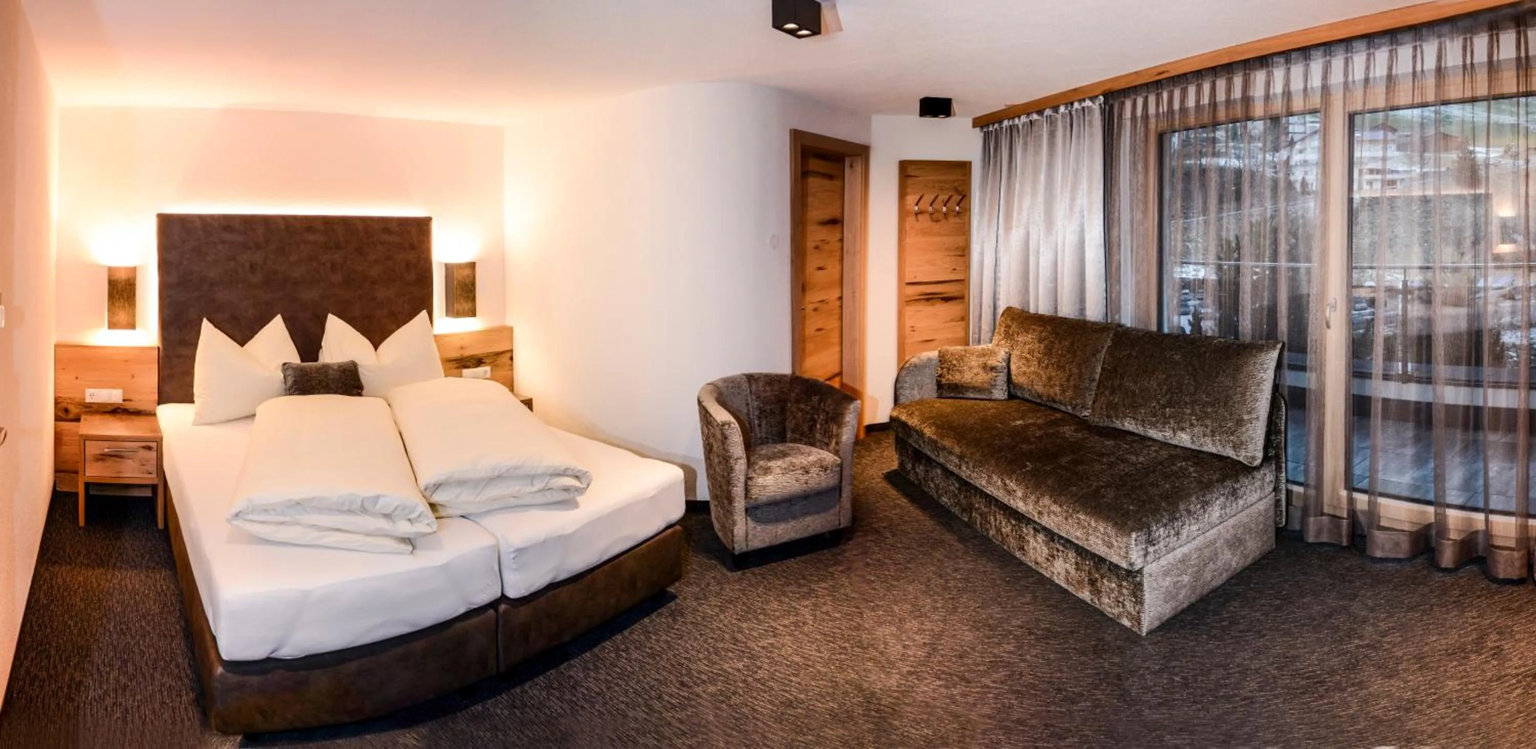 Photo of the whole room, Bed in Garni Vereina