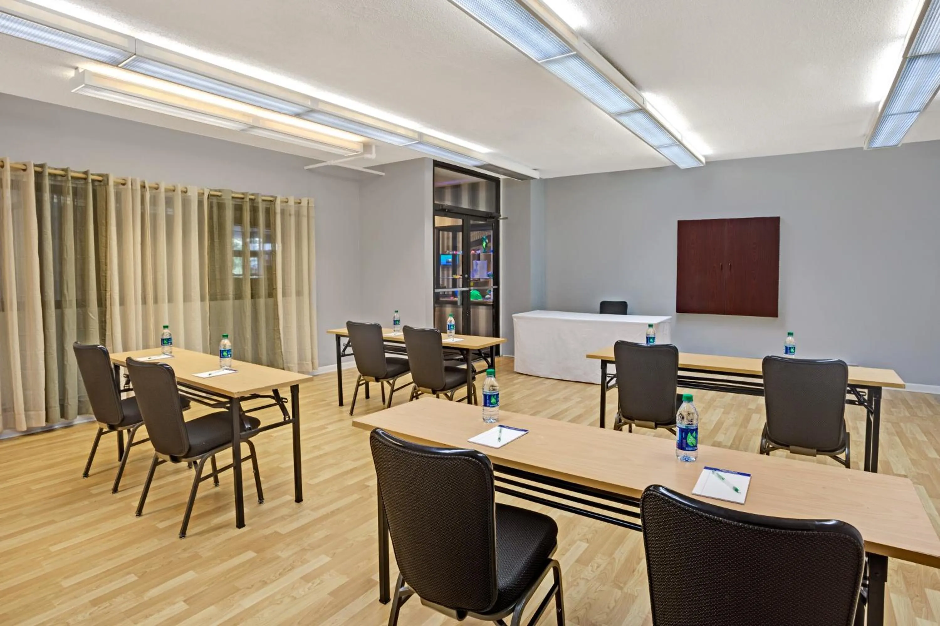 Business facilities in Wyndham Garden Norfolk Downtown