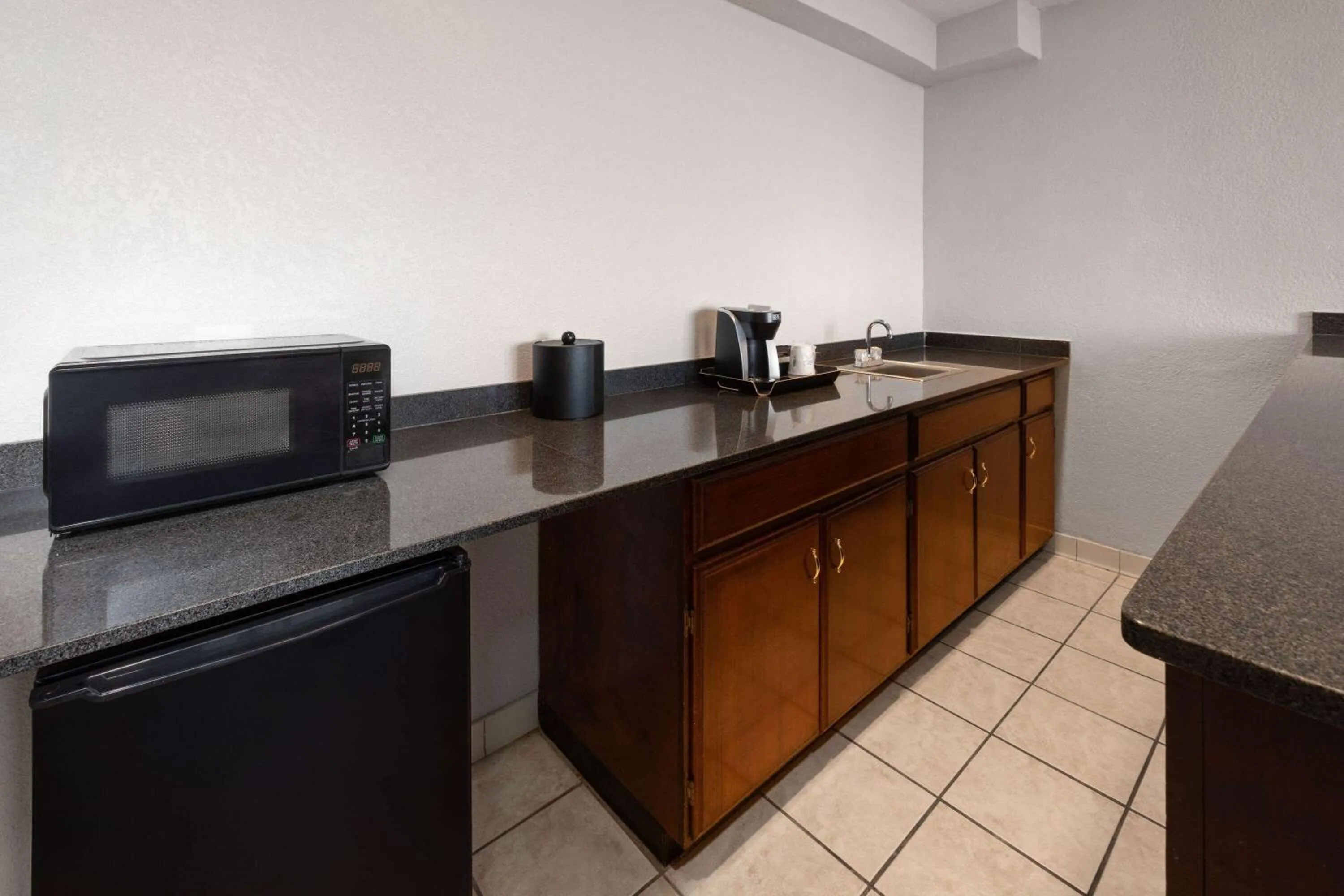 Photo of the whole room in Wyndham Garden Norfolk Downtown