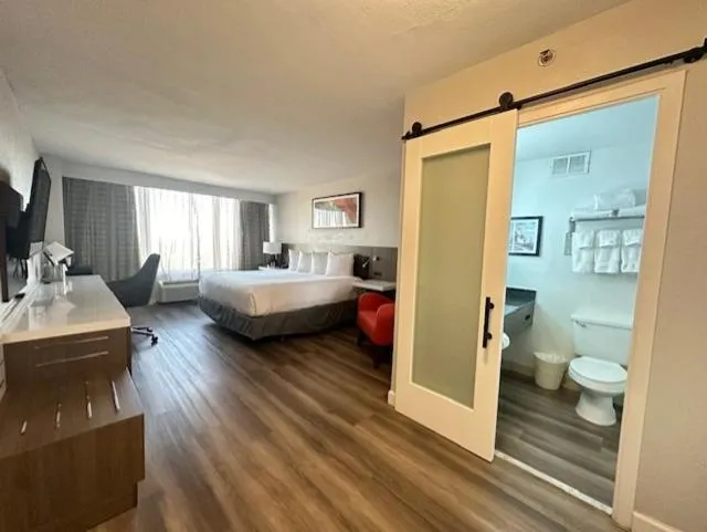 Bed in Wyndham Garden Norfolk Downtown