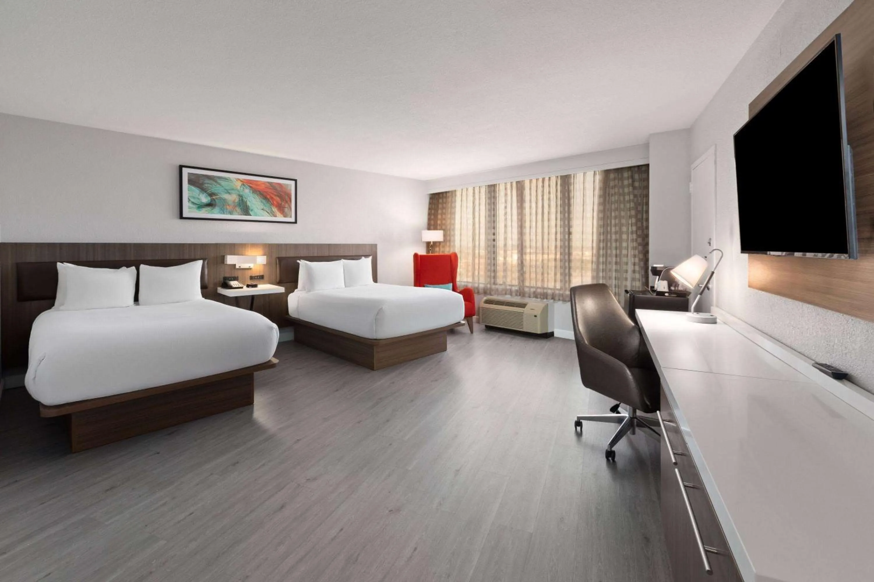 Photo of the whole room, Bed in Wyndham Garden Norfolk Downtown