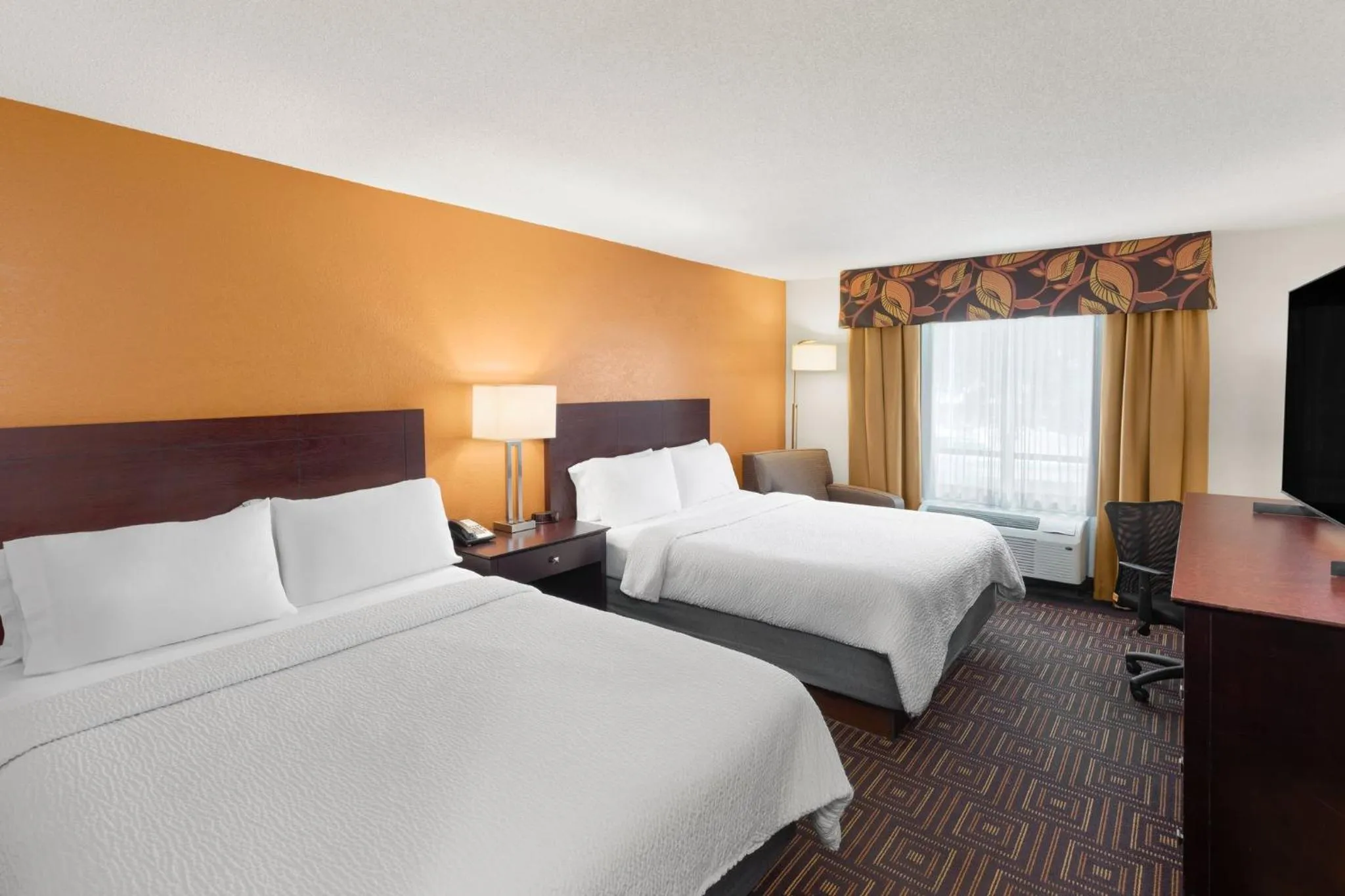 Photo of the whole room, Bed in Holiday Inn Knoxville West - Cedar Bluff Rd by IHG