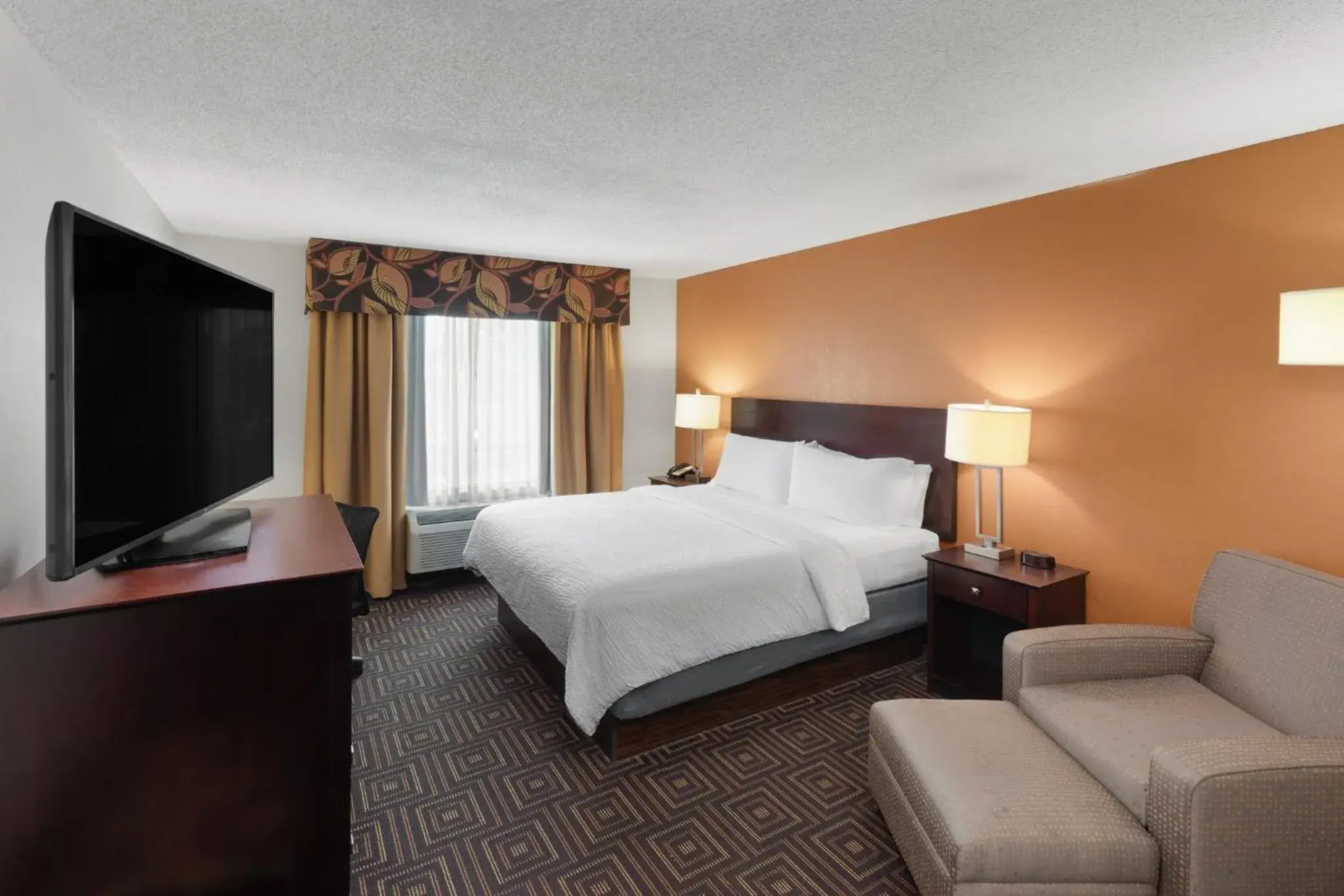 Standard Room in Holiday Inn Knoxville West - Cedar Bluff Rd by IHG Standard Room in Holiday Inn Knoxville West - Cedar Bluff Rd by IHG