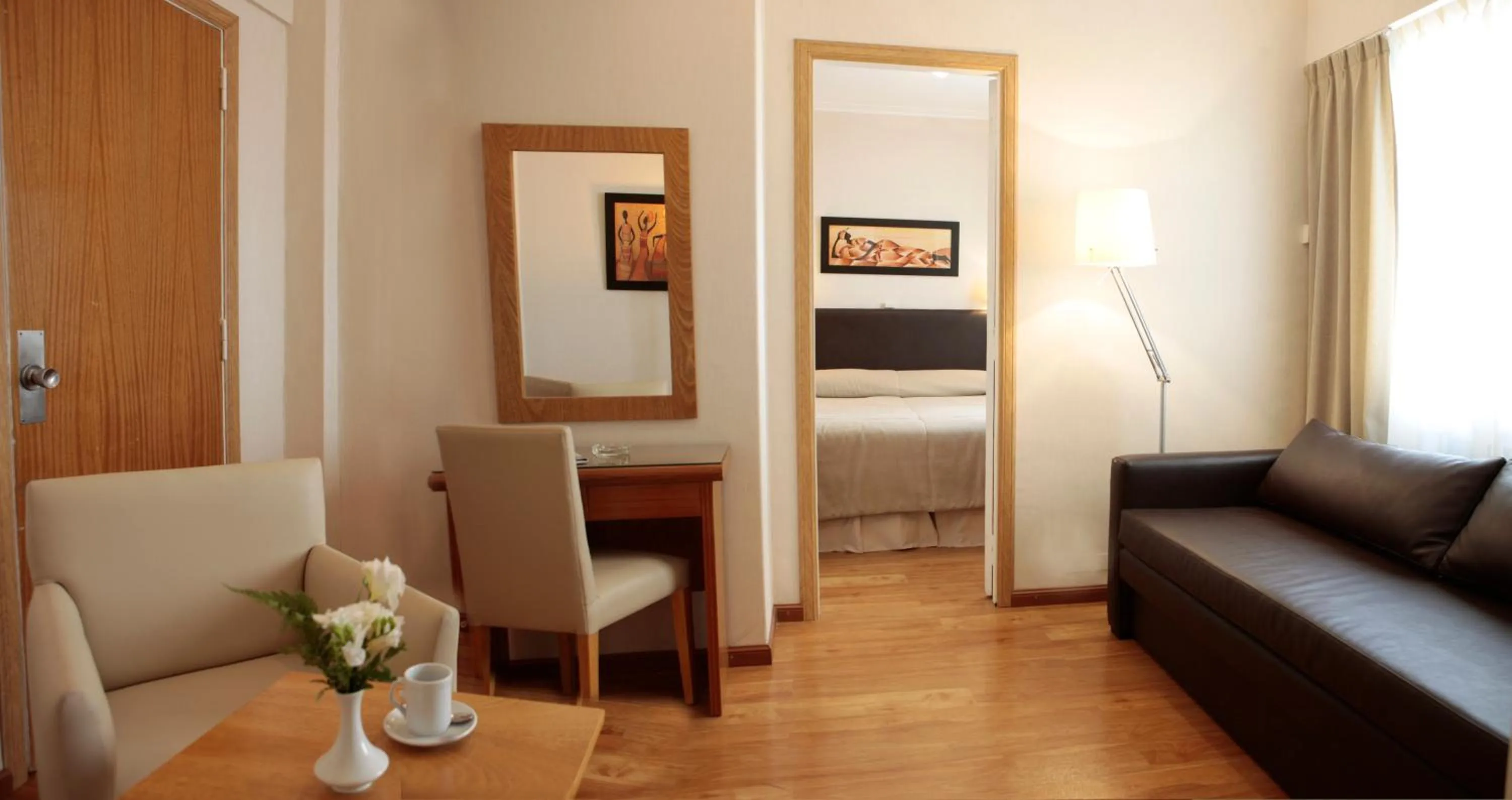 Living room, Bed in Hotel Waldorf