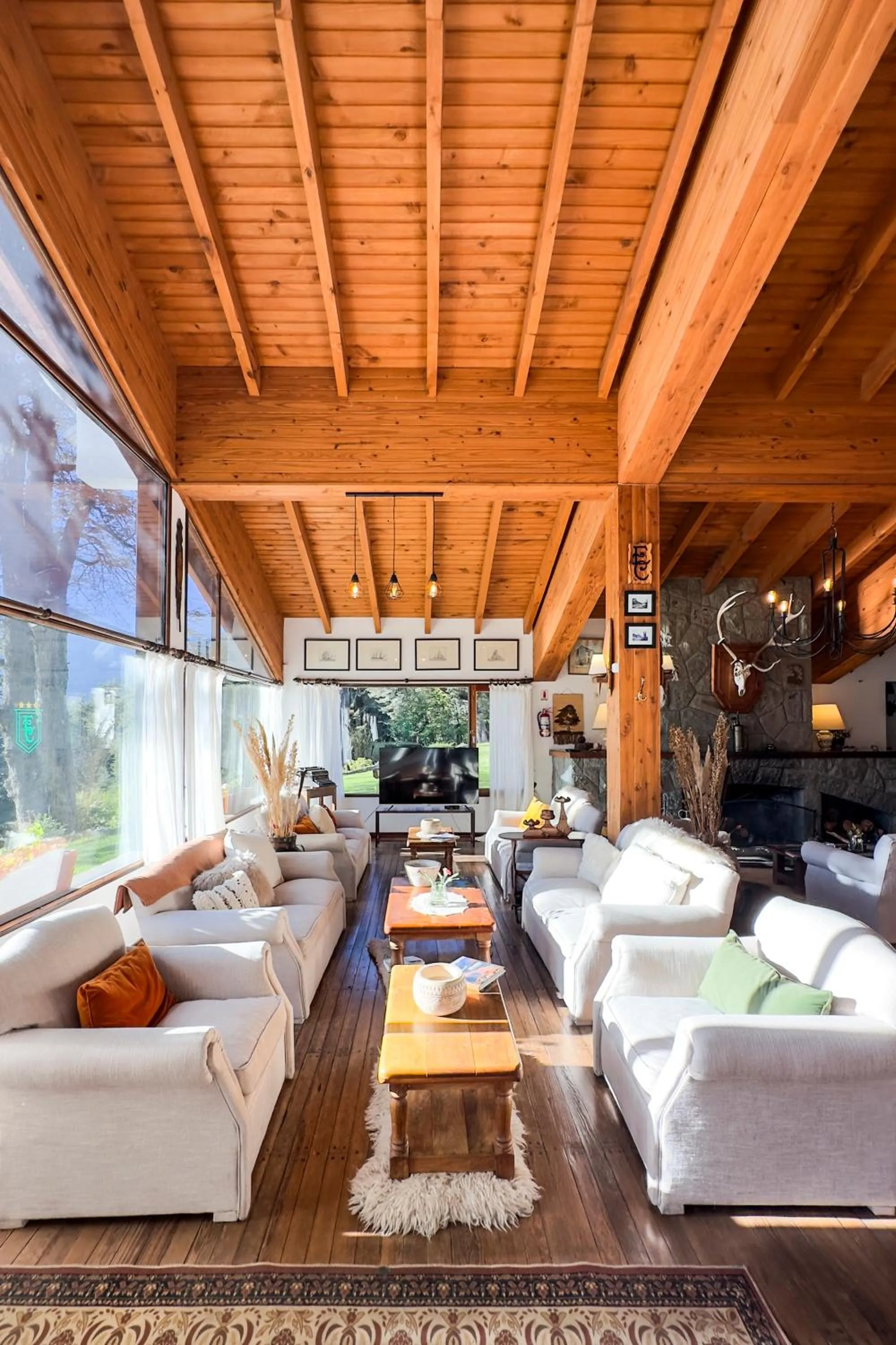 Communal lounge/ TV room, Bed in Hosteria El Condado