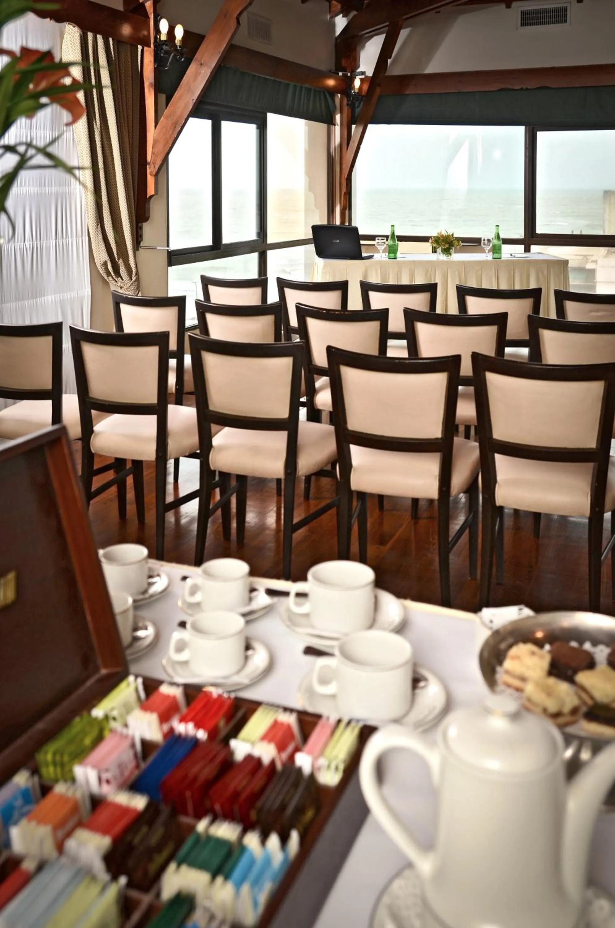 Restaurant/places to eat in Hotel Presidente