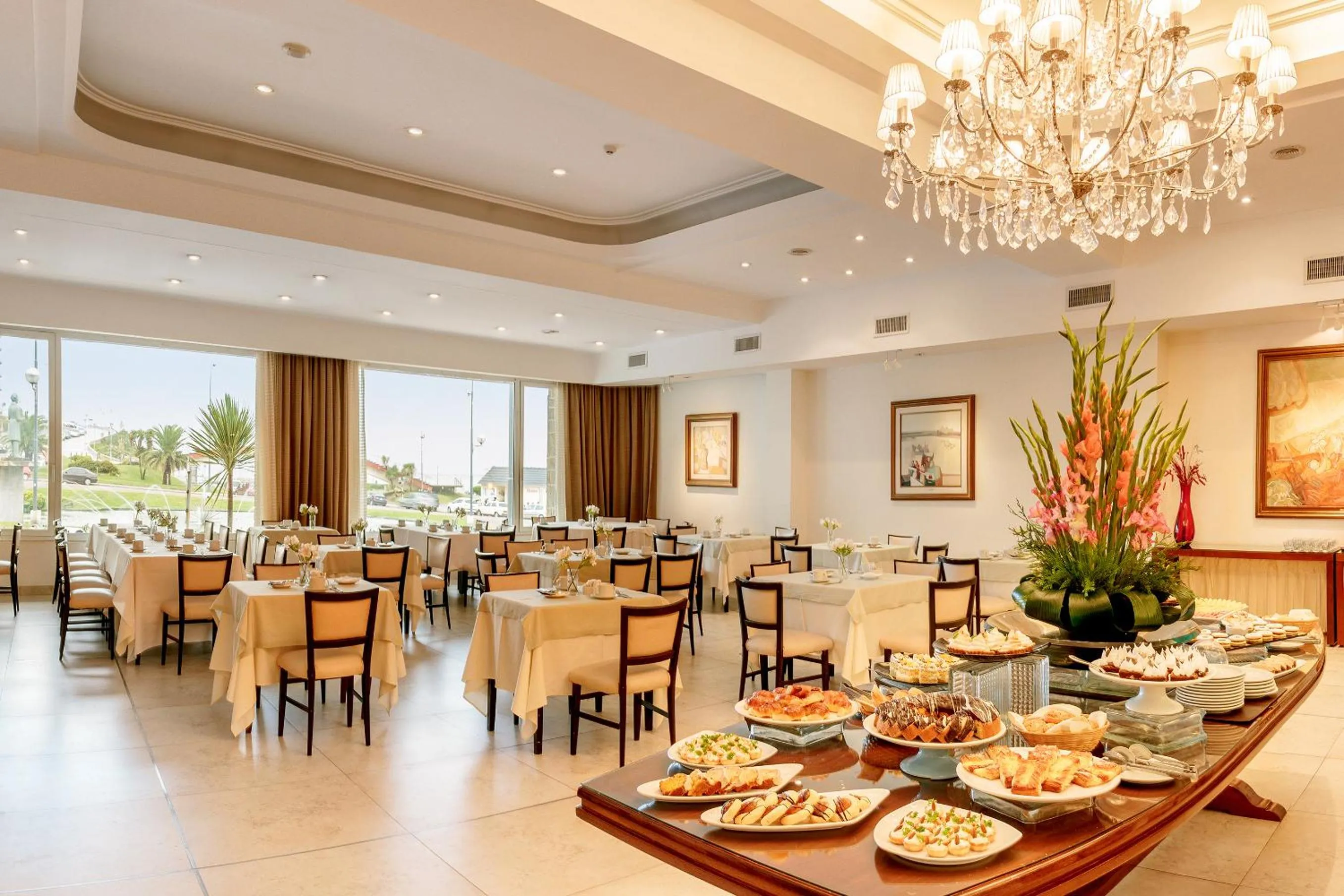 Restaurant/places to eat in Hotel Presidente