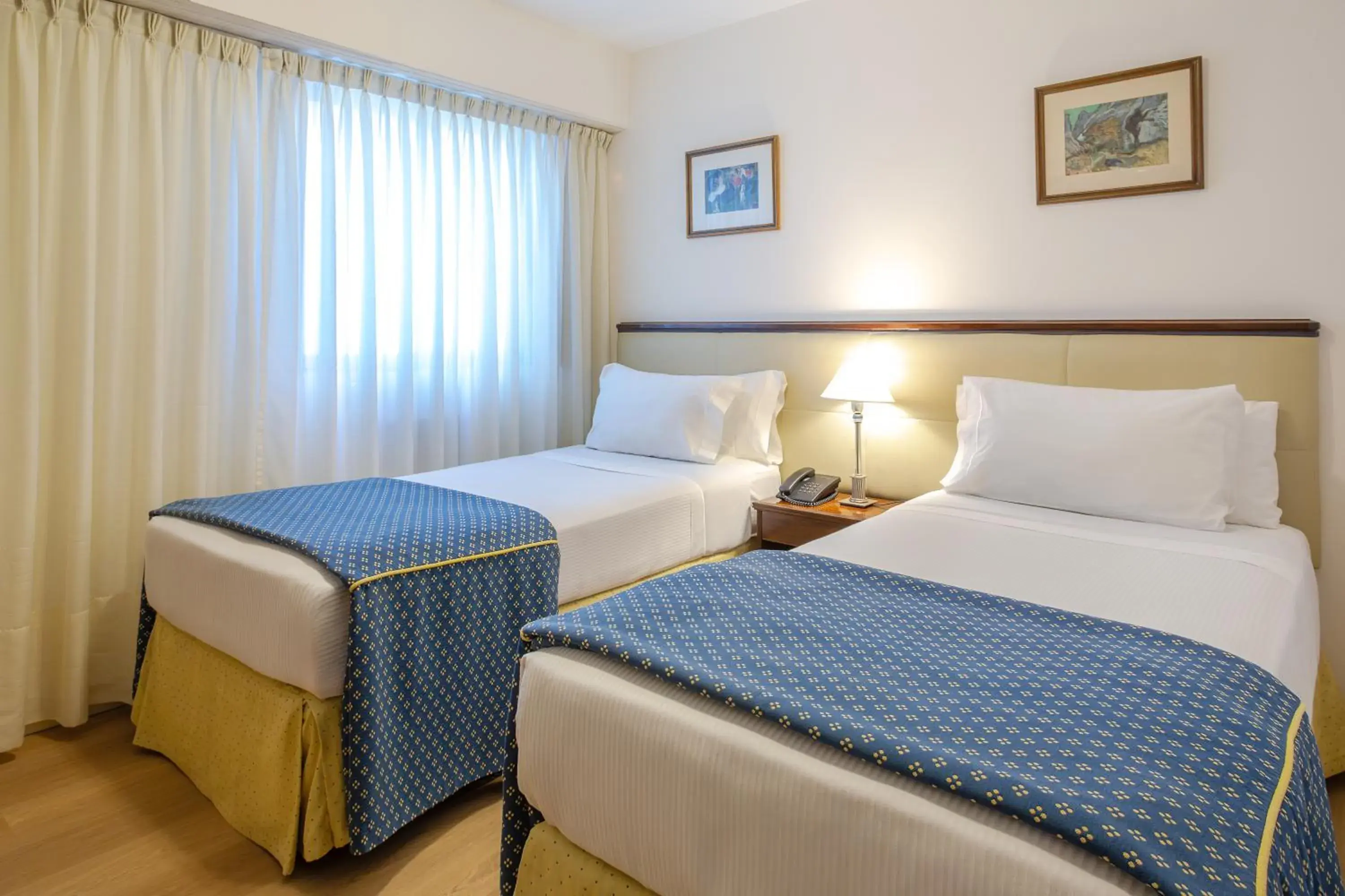 Standard Twin Room in Hotel Iruña Standard Twin Room in Hotel Iruña