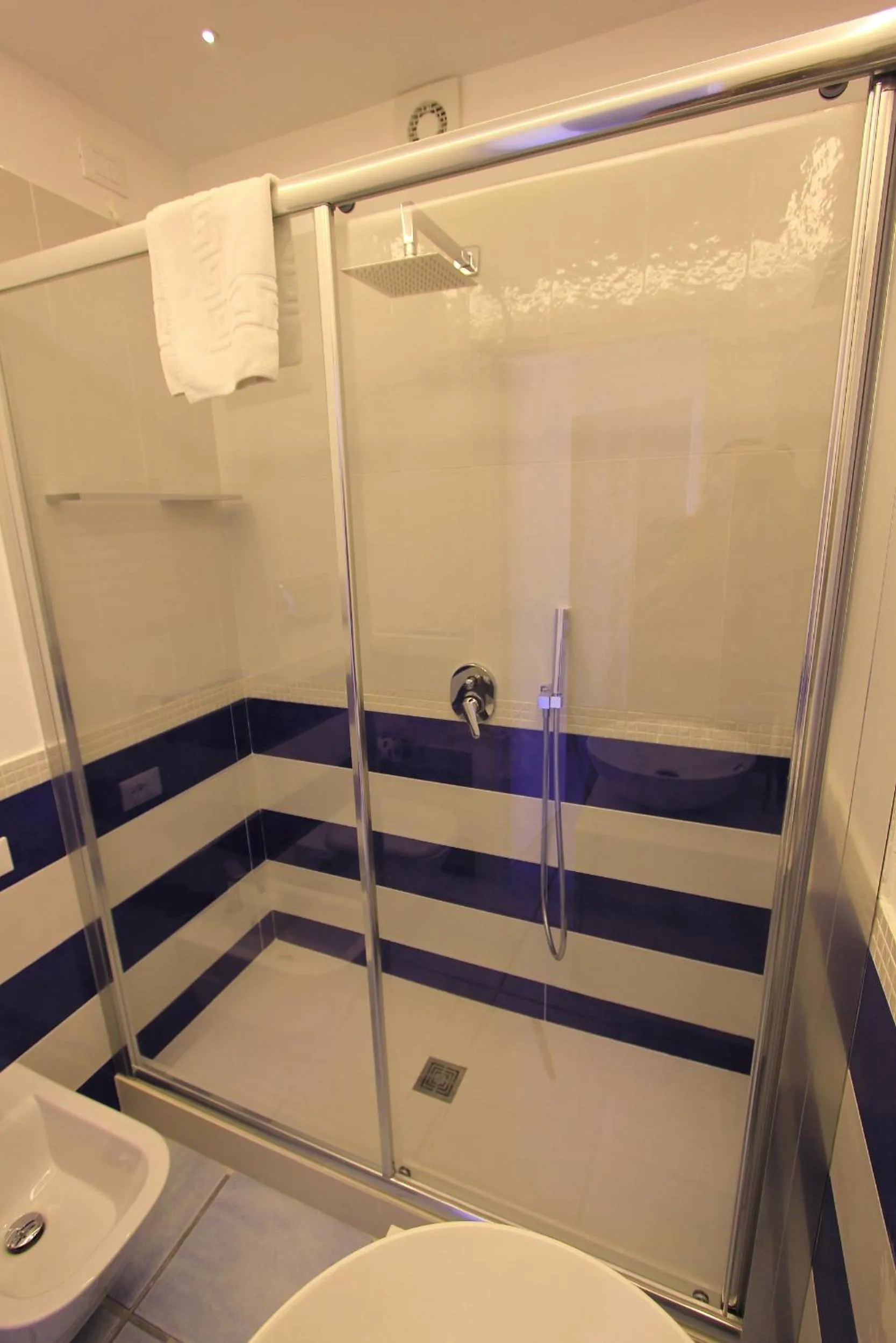 Bathroom in Il Viaggiatore Gaeta Medievale B&B