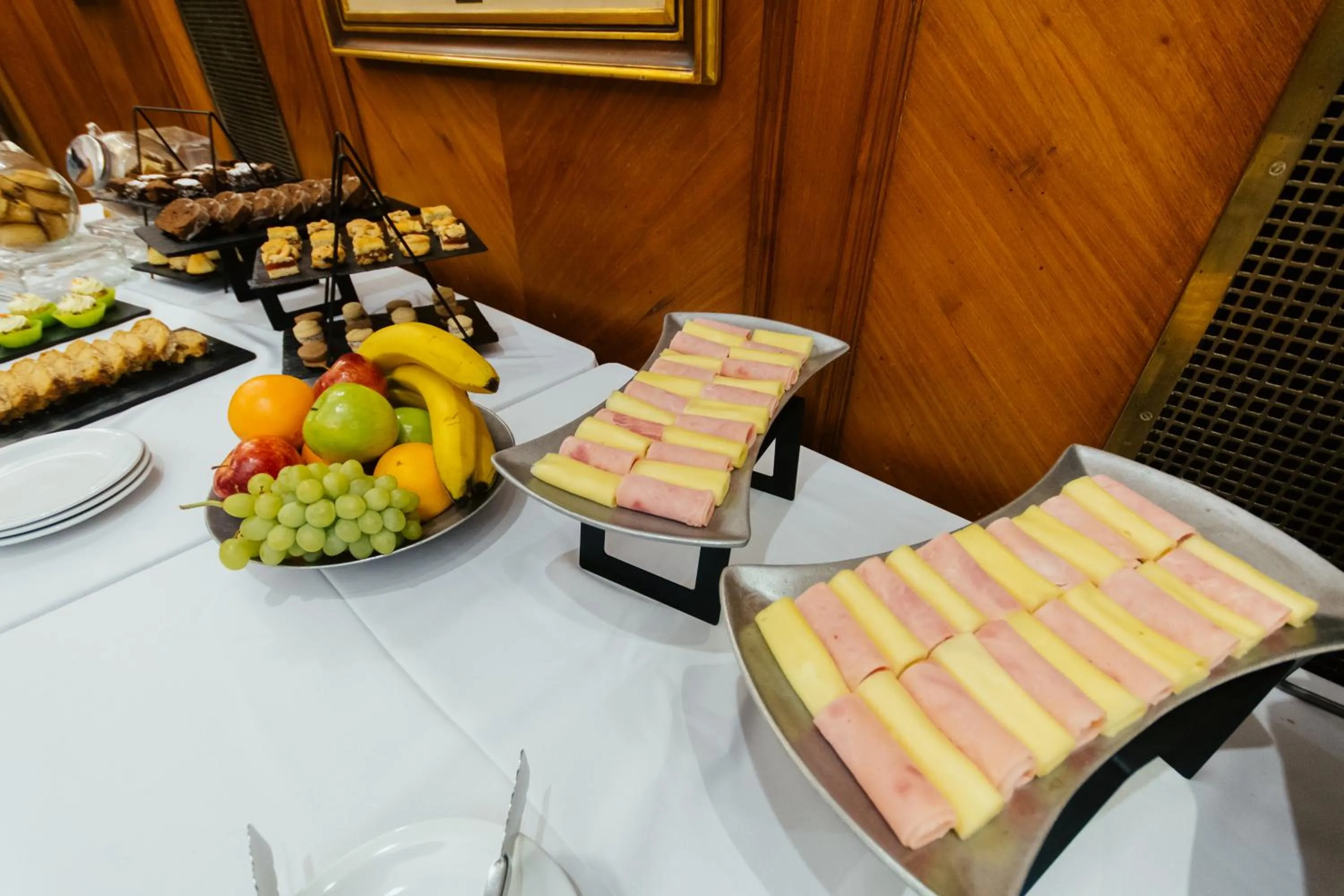 Buffet breakfast in Dorá Hotel Buenos Aires