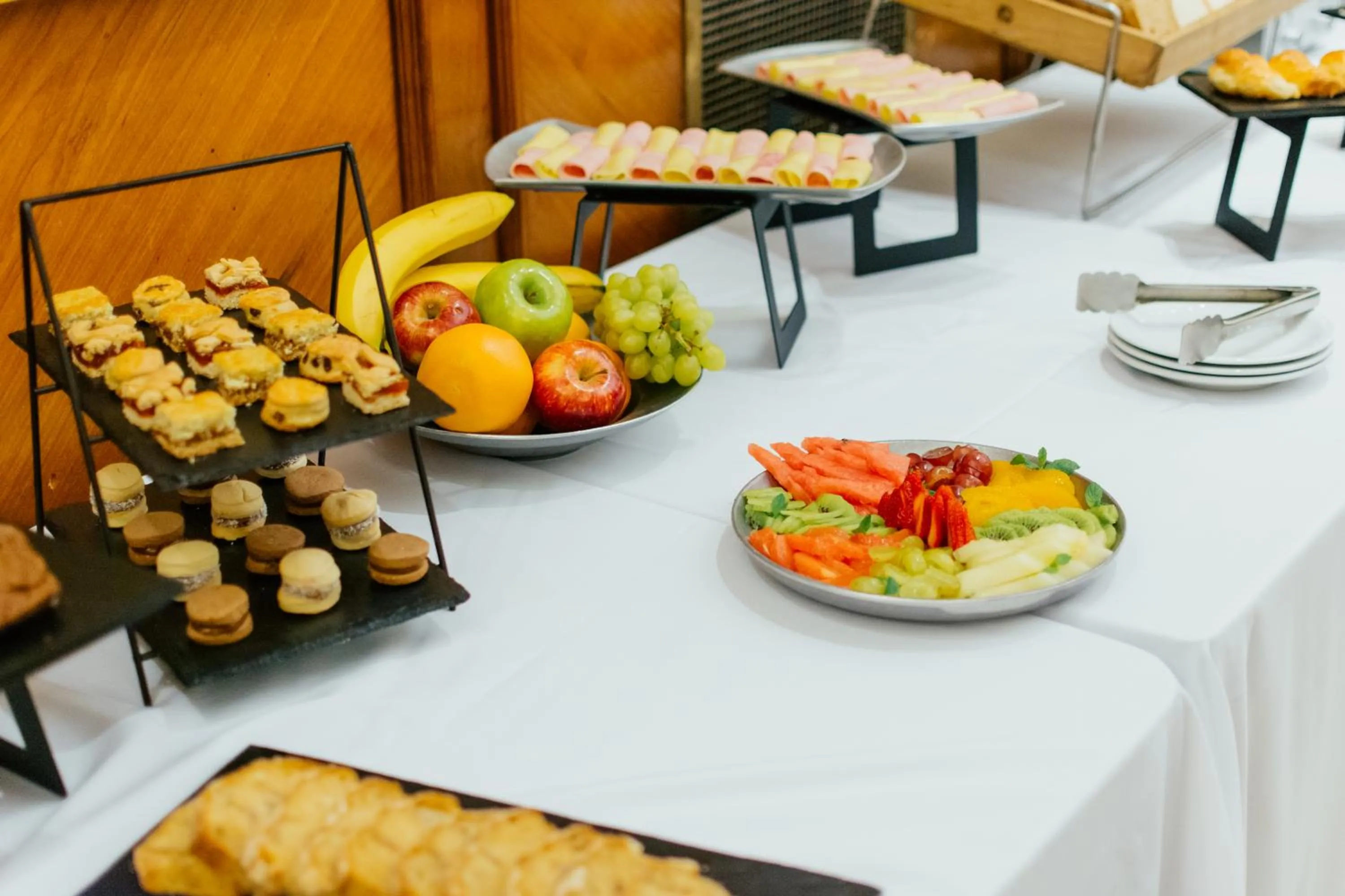 Buffet breakfast in Dorá Hotel Buenos Aires
