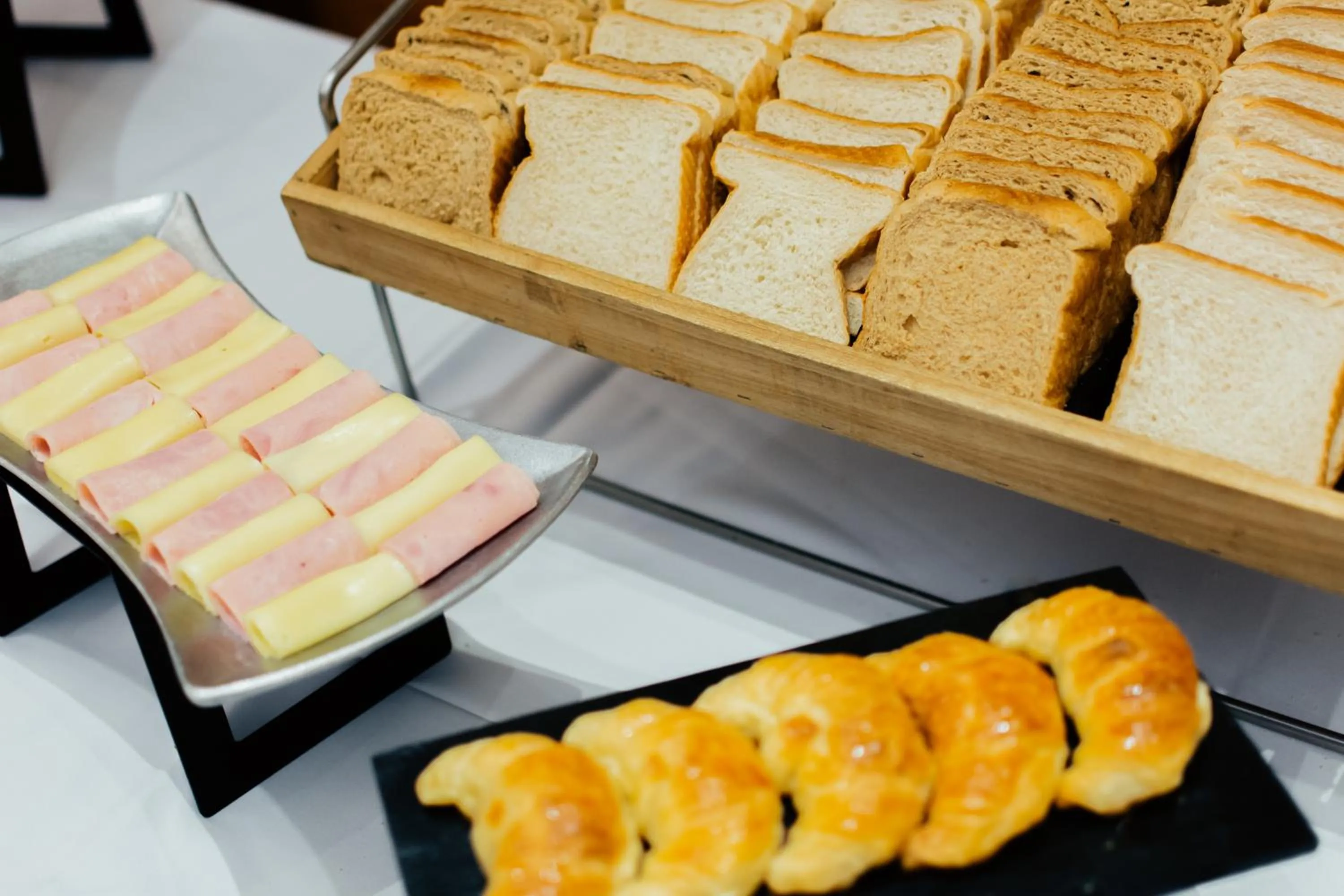 Buffet breakfast in Dorá Hotel Buenos Aires
