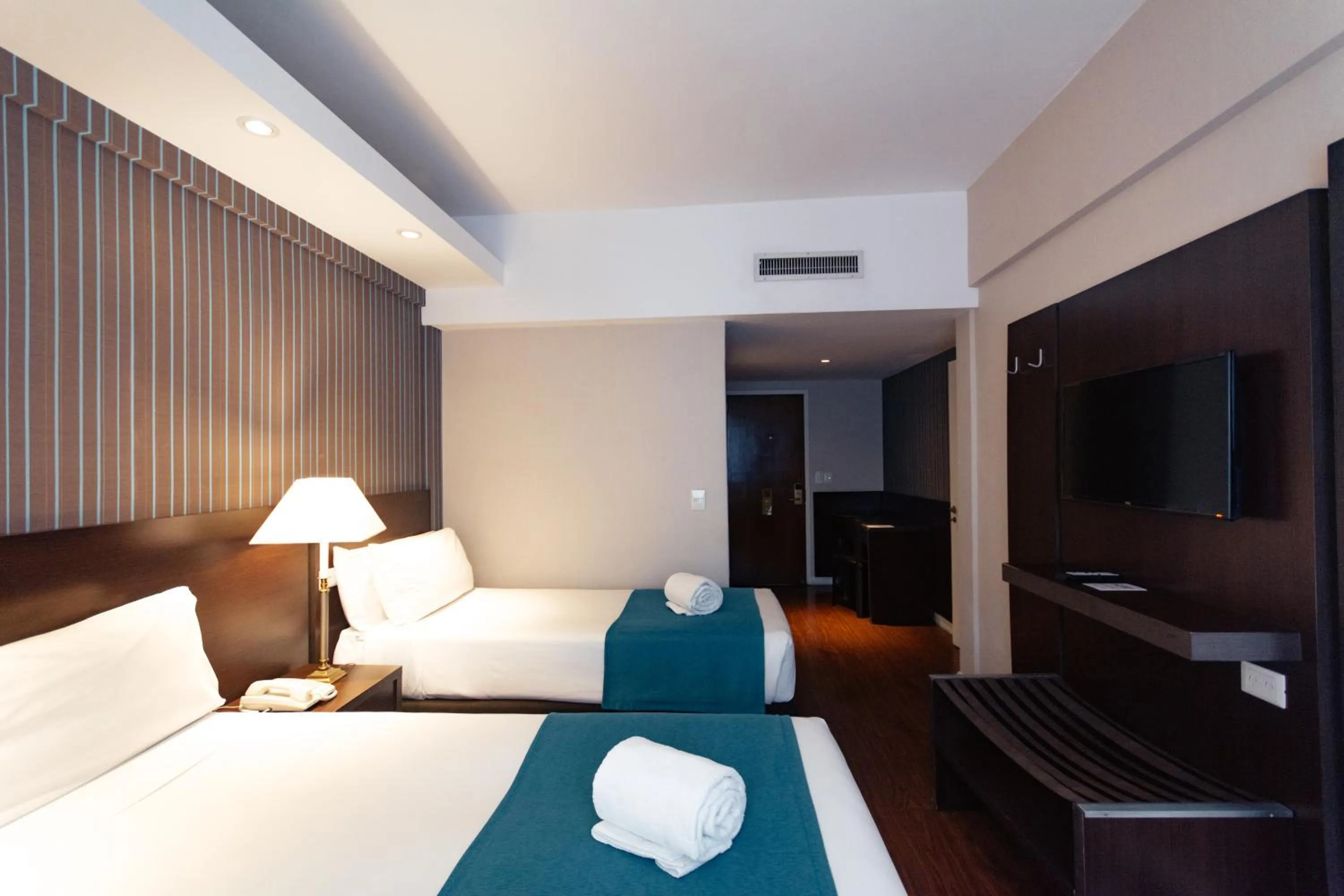 Photo of the whole room, Bed in Dorá Hotel Buenos Aires