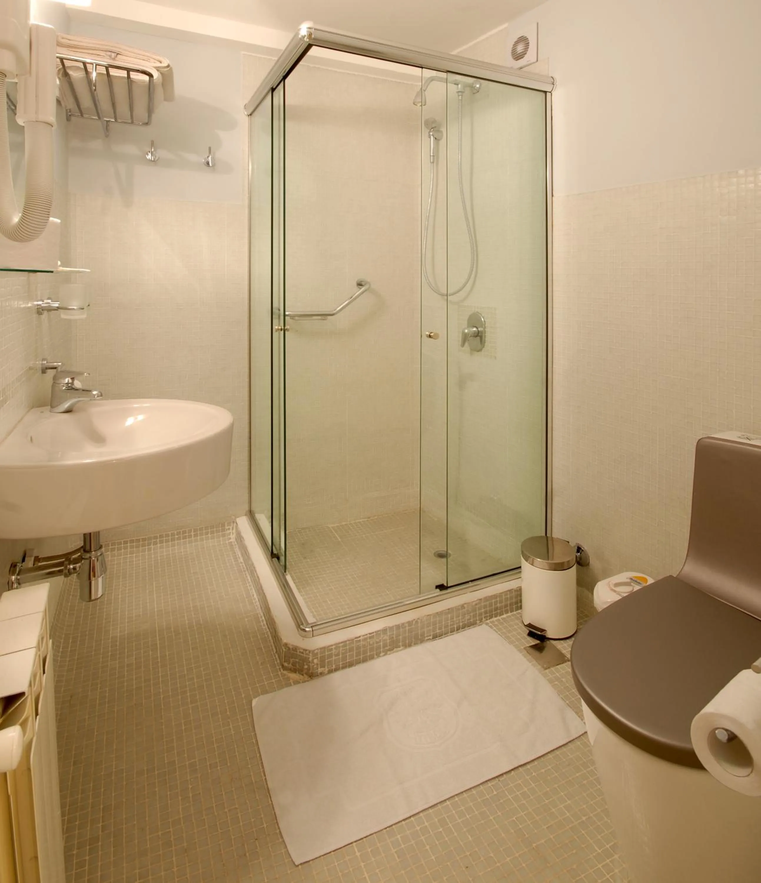 Bathroom in Hotel Tirol