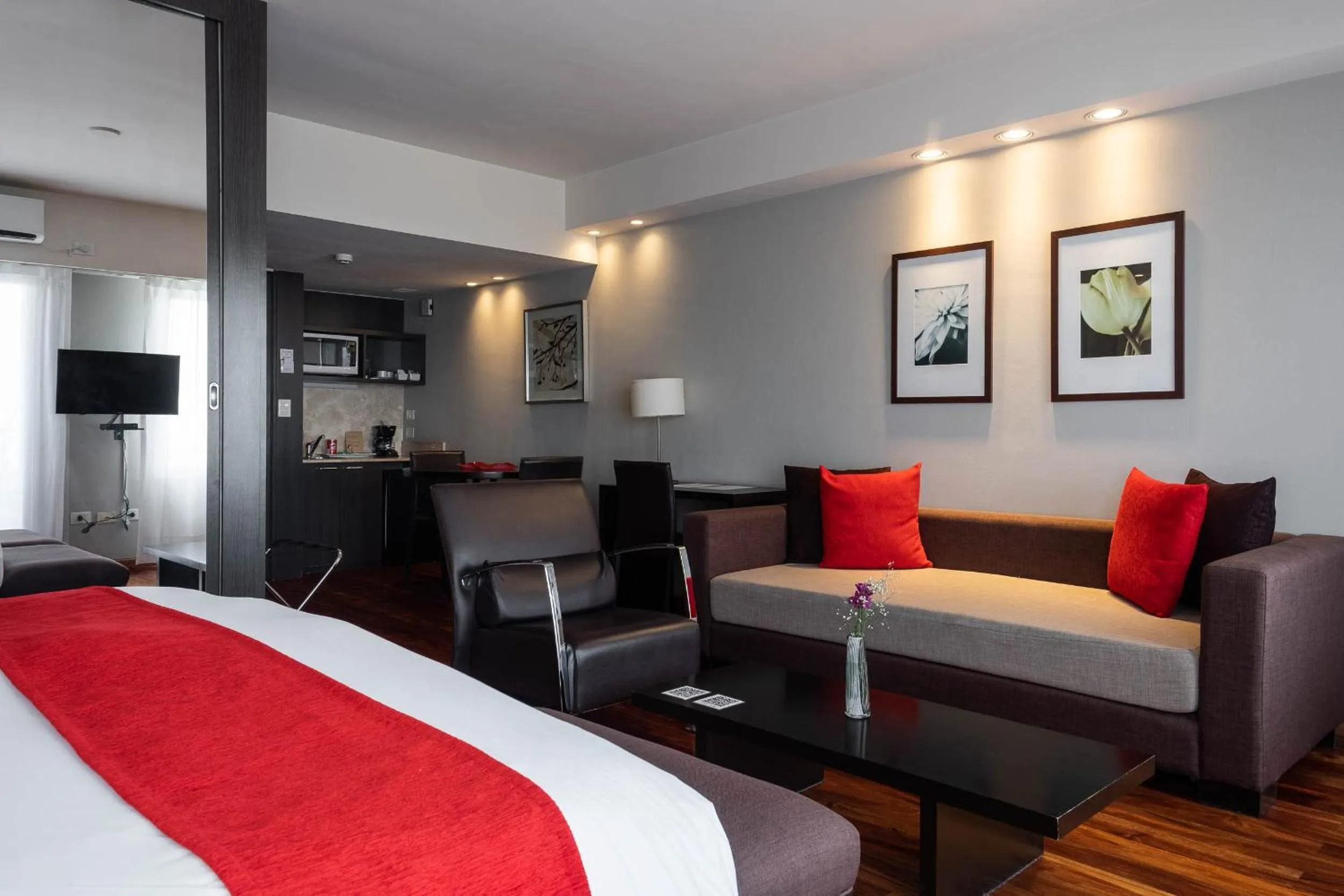 Living room, Bed in Urban Suites Recoleta Boutique Hotel