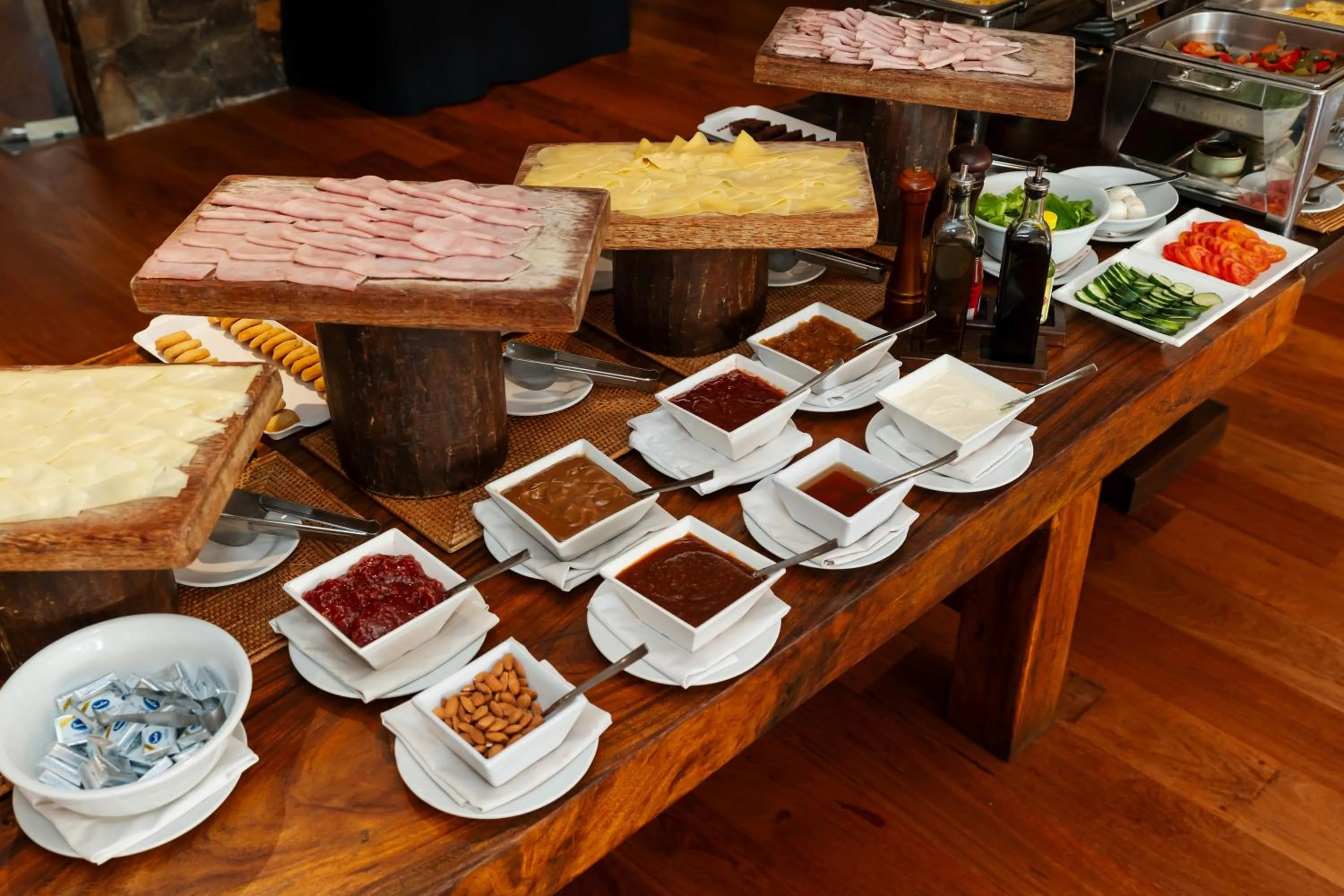 Buffet breakfast in Loi Suites Iguazu Hotel