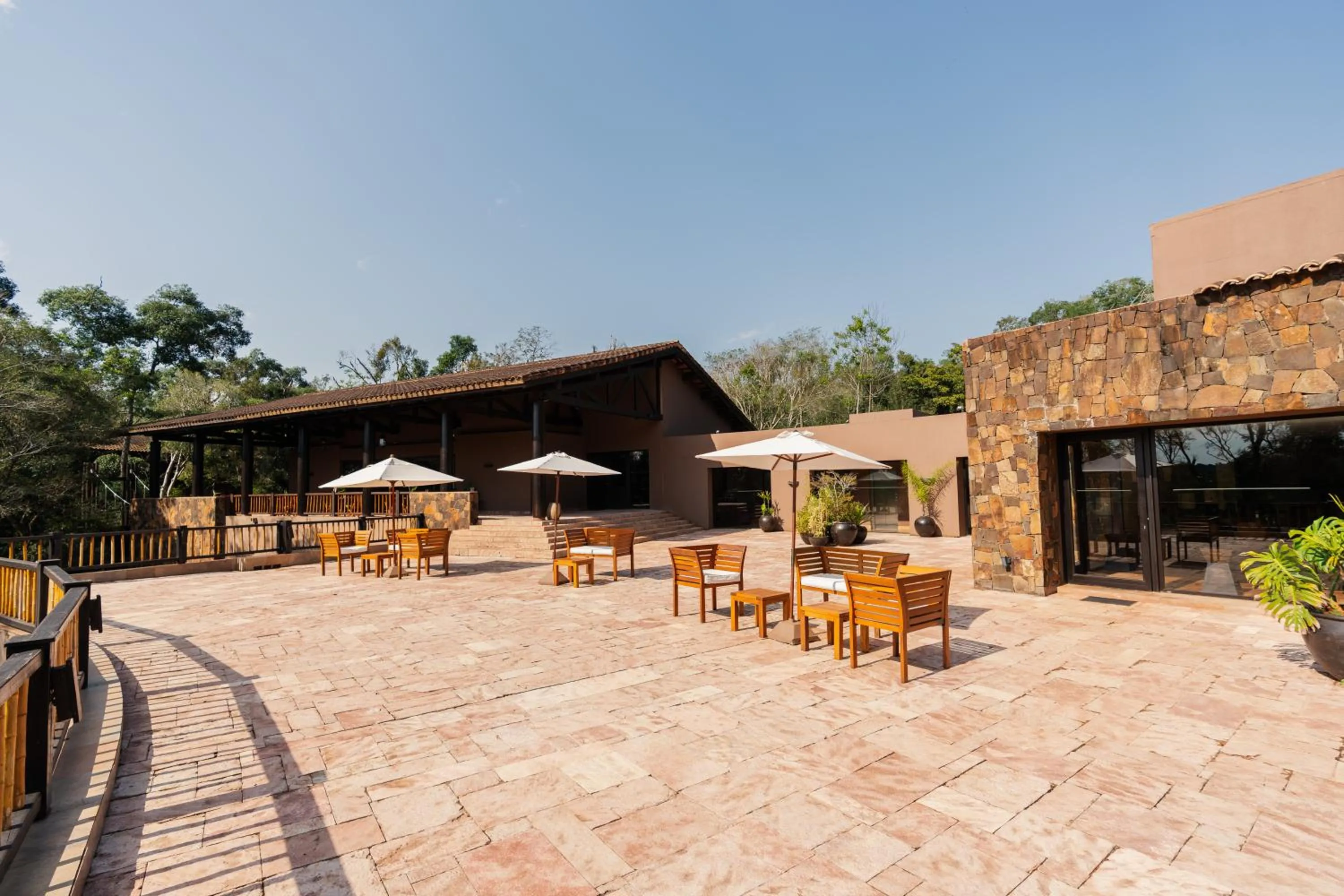 Property building in Loi Suites Iguazu Hotel