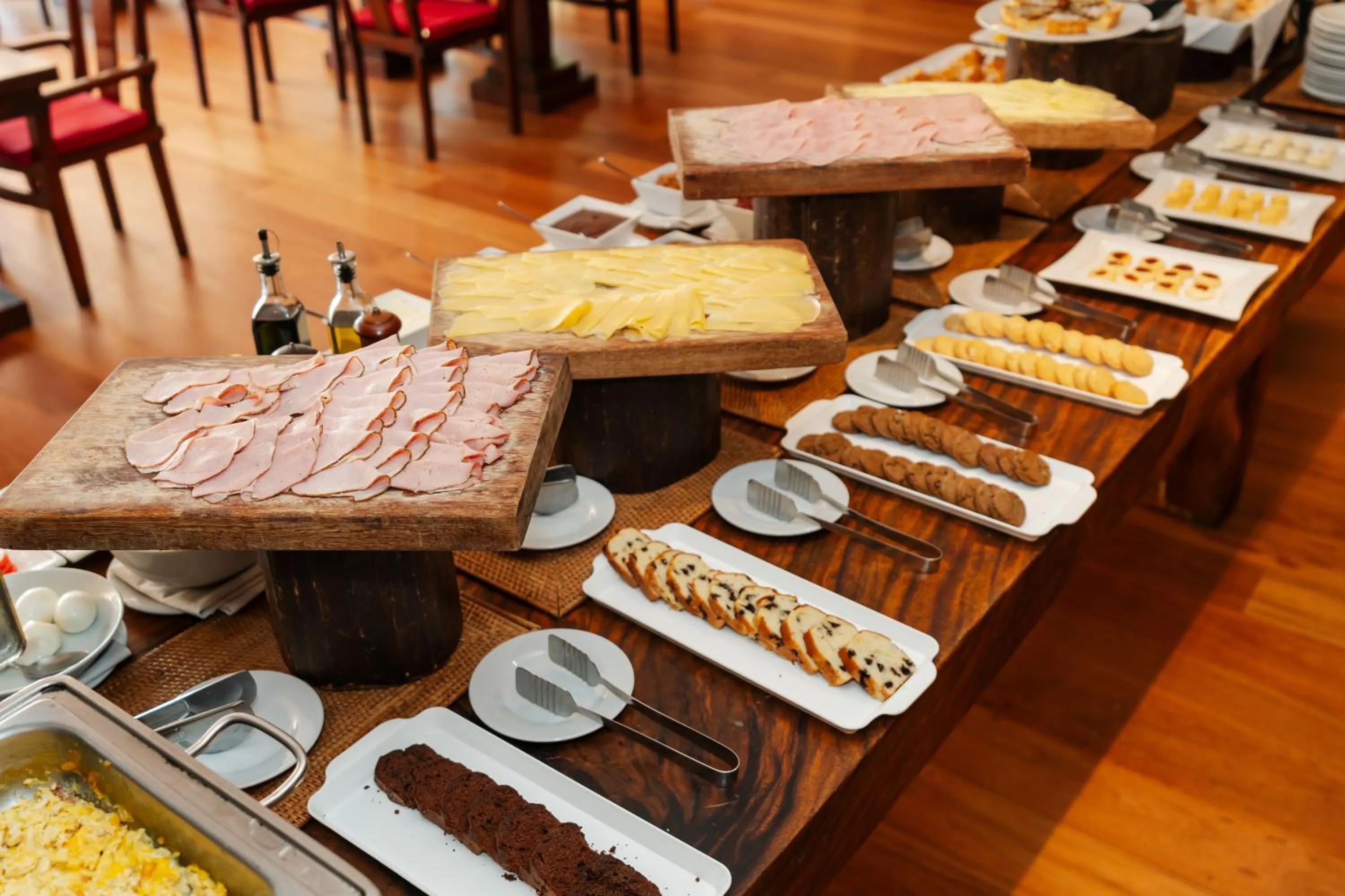 Buffet breakfast in Loi Suites Iguazu Hotel