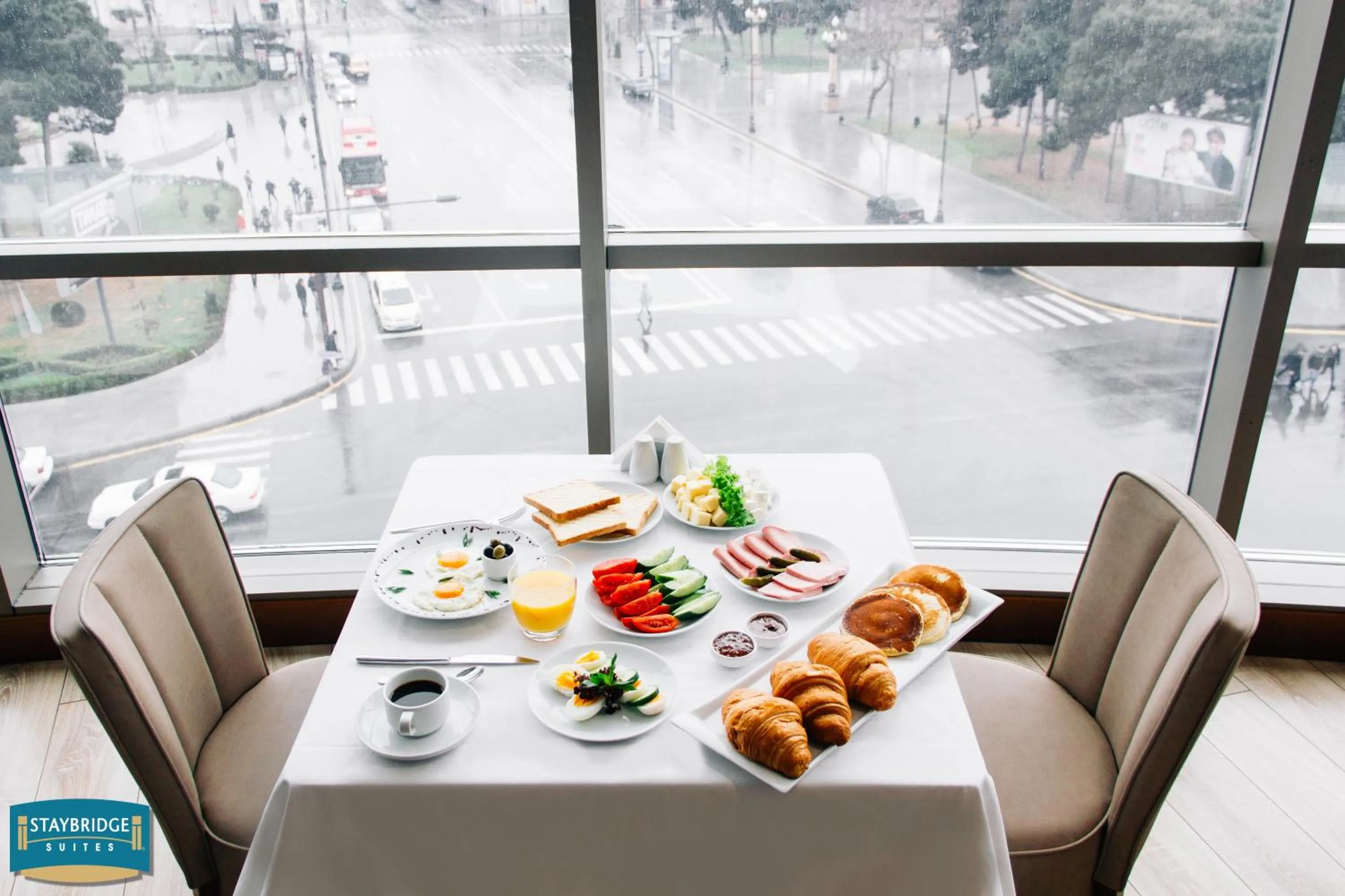 Food and drinks in Parkside Hotel & Apartments