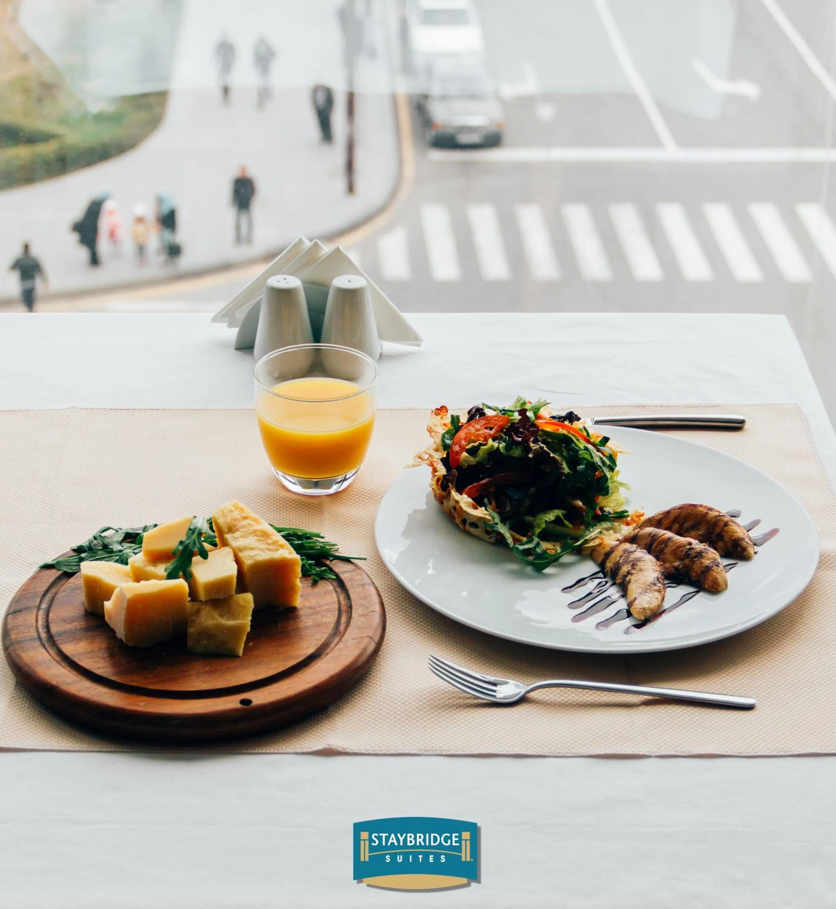 Food and drinks in Parkside Hotel & Apartments