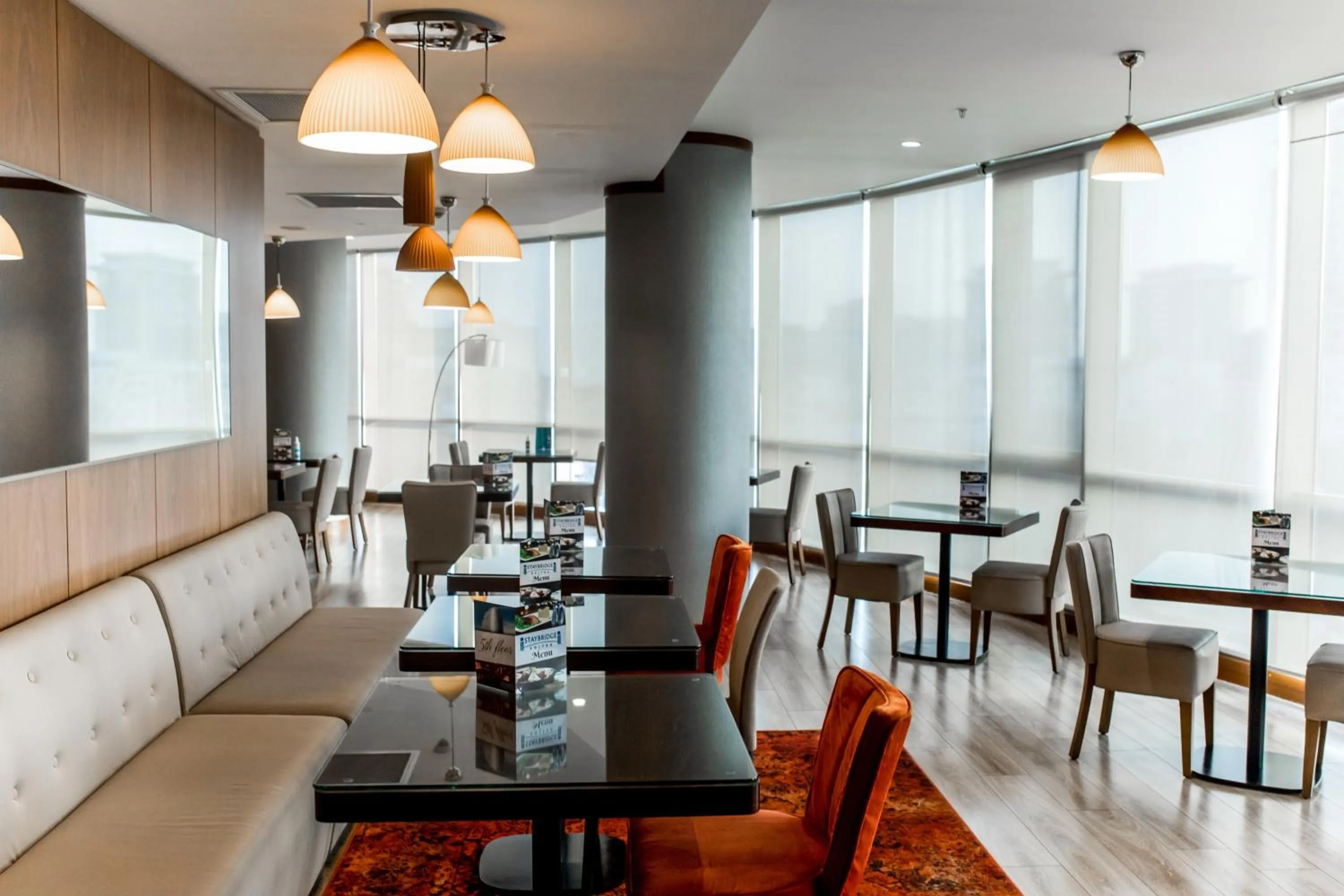 Dining area in Parkside Hotel & Apartments