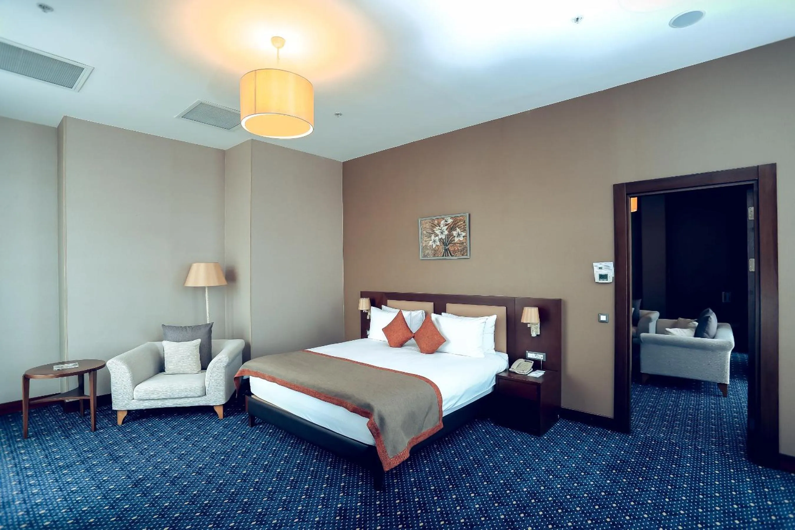 Bed in Parkside Hotel & Apartments