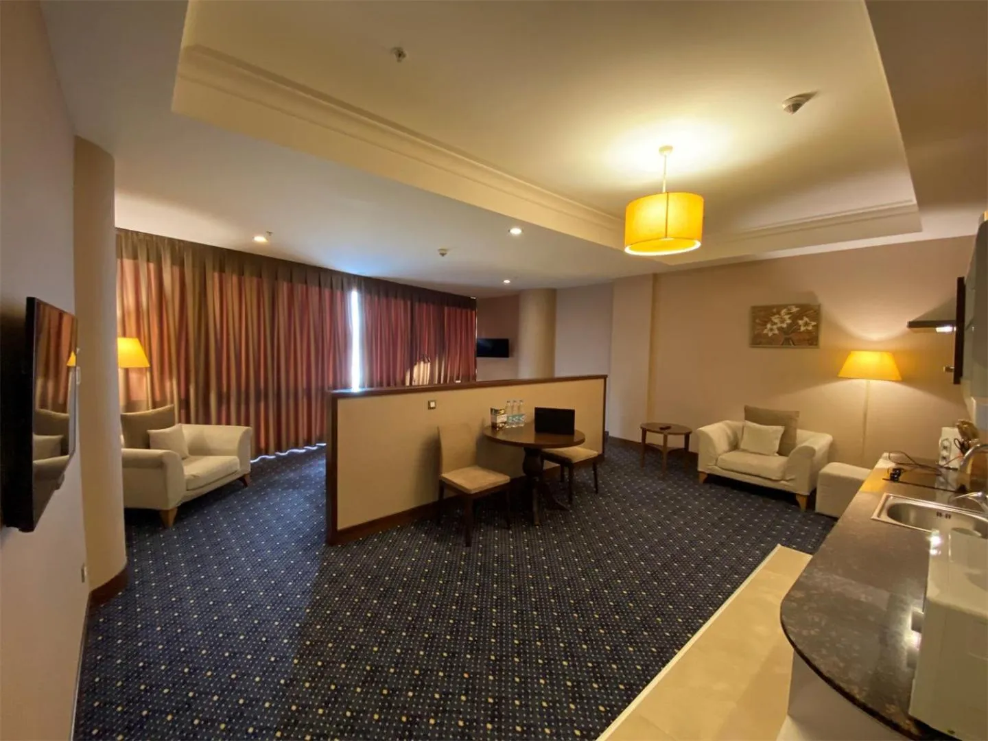 Living room in Parkside Hotel & Apartments