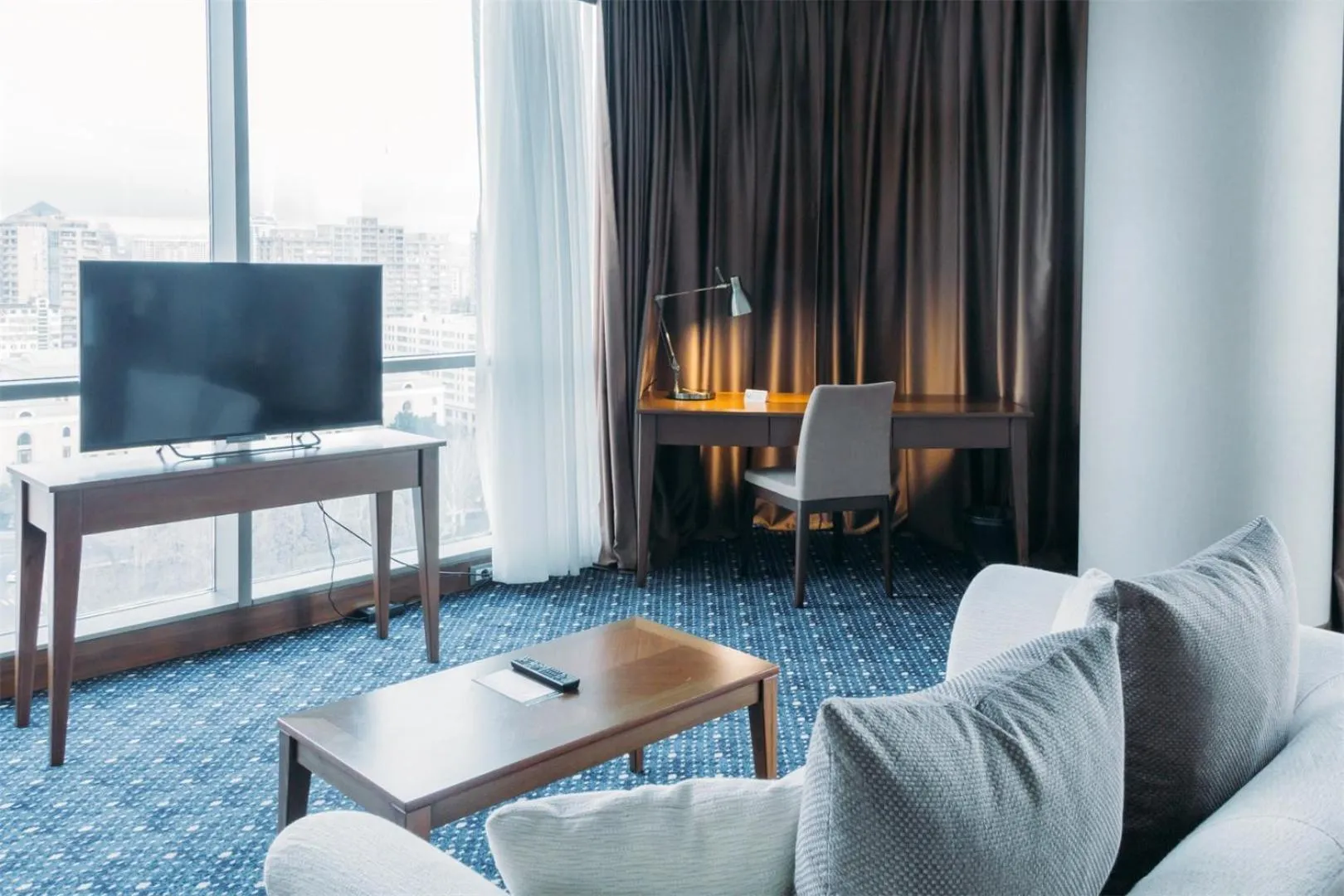 TV and multimedia in Parkside Hotel & Apartments