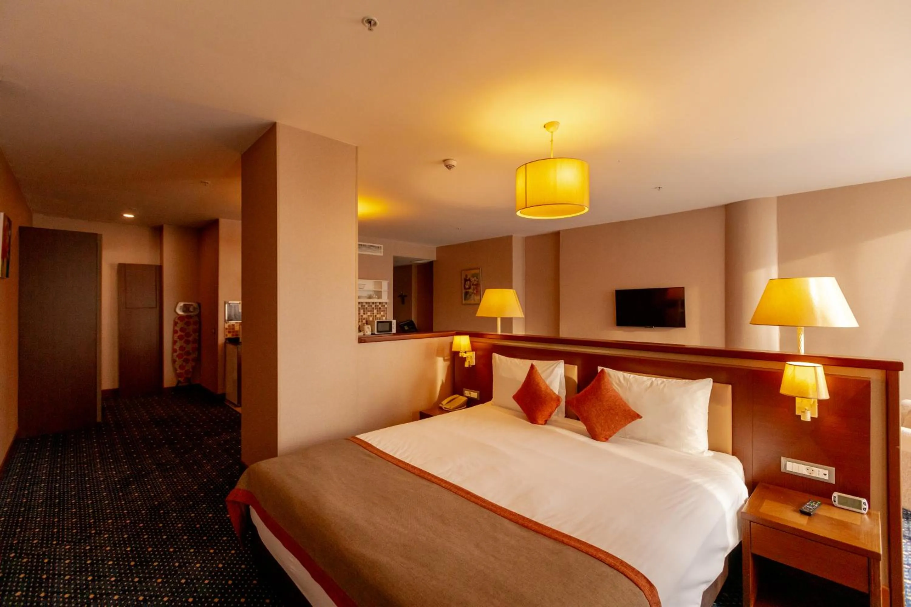 Bed in Parkside Hotel & Apartments