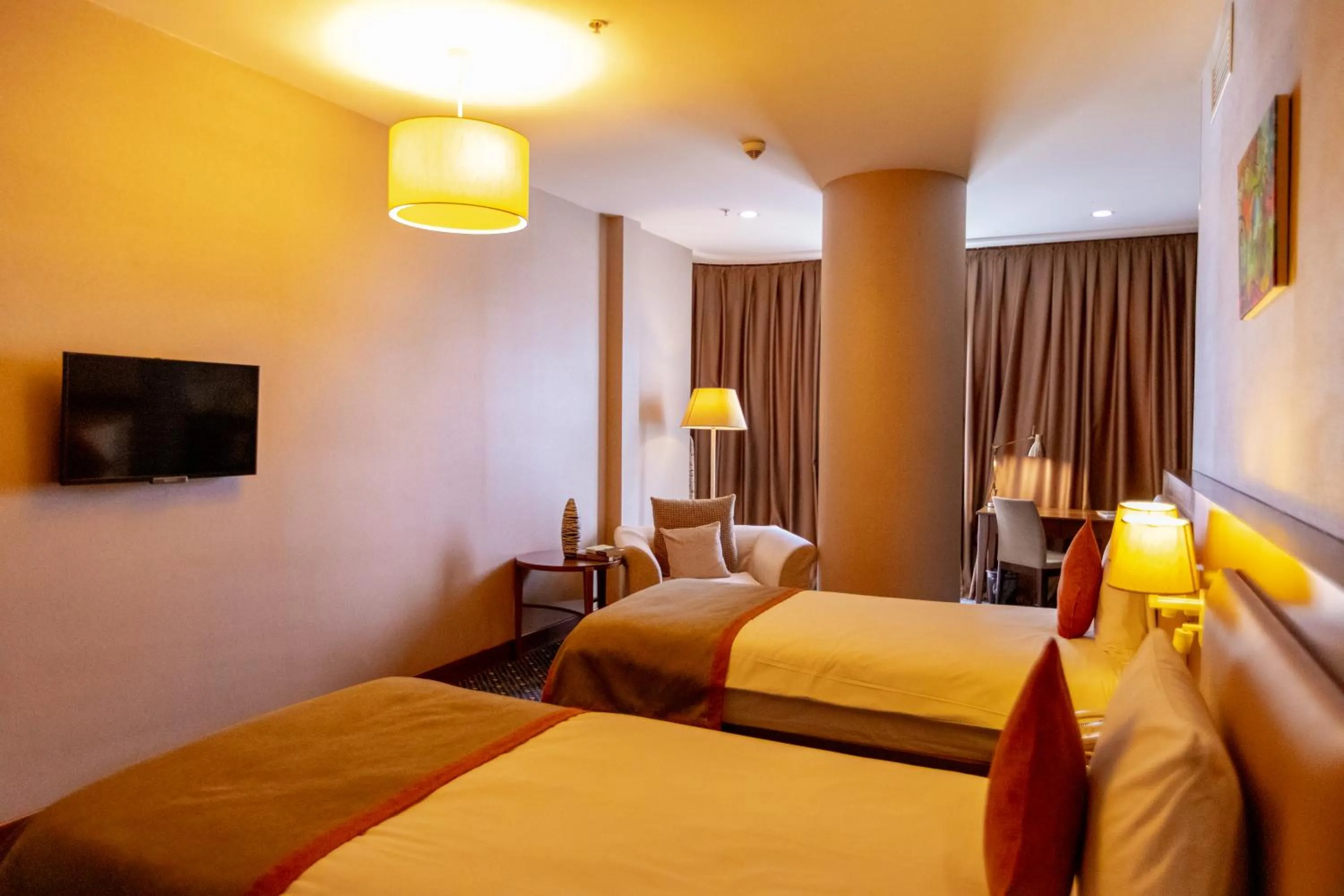 Bed in Parkside Hotel & Apartments