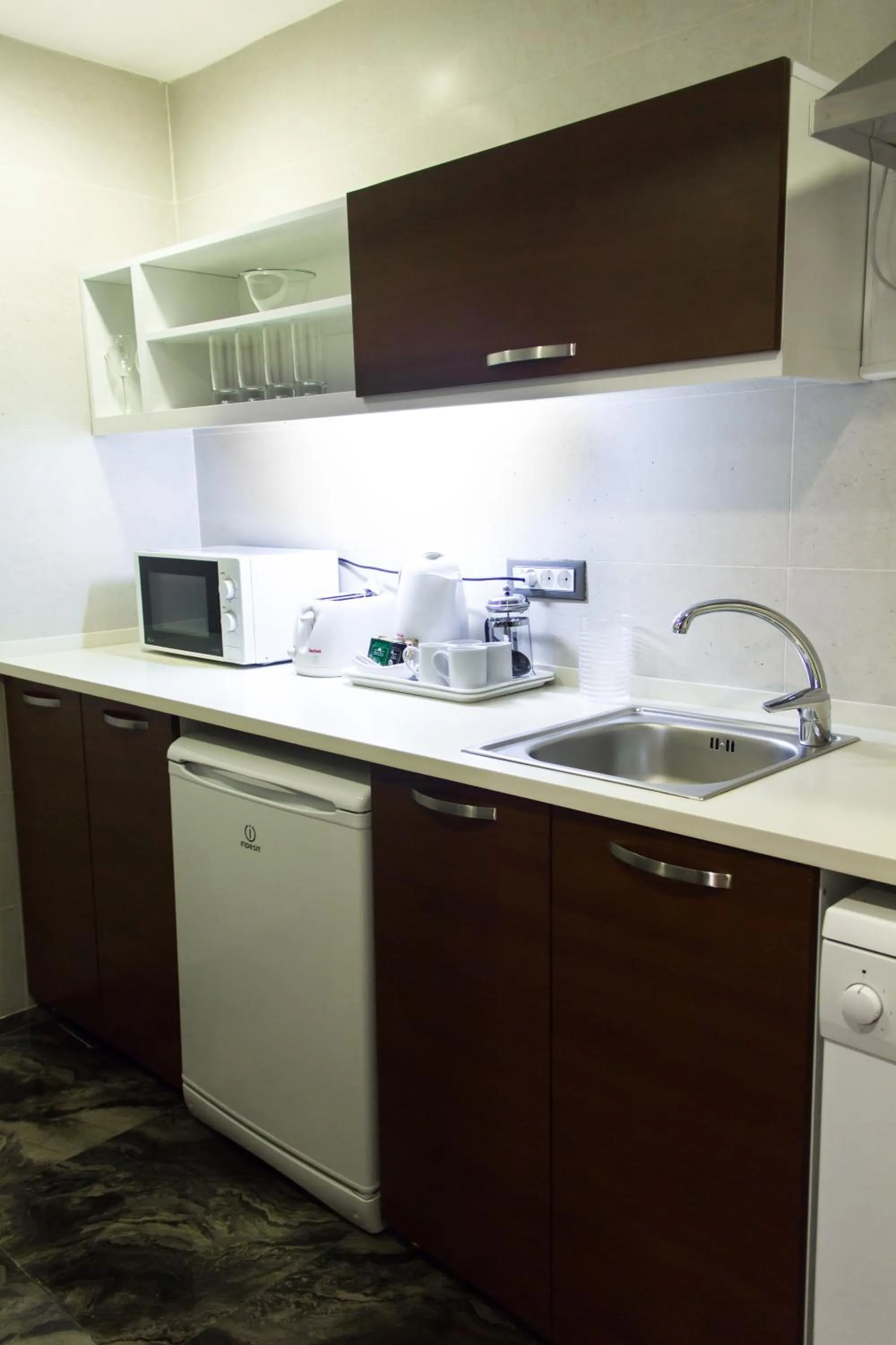kitchen in Parkside Hotel & Apartments