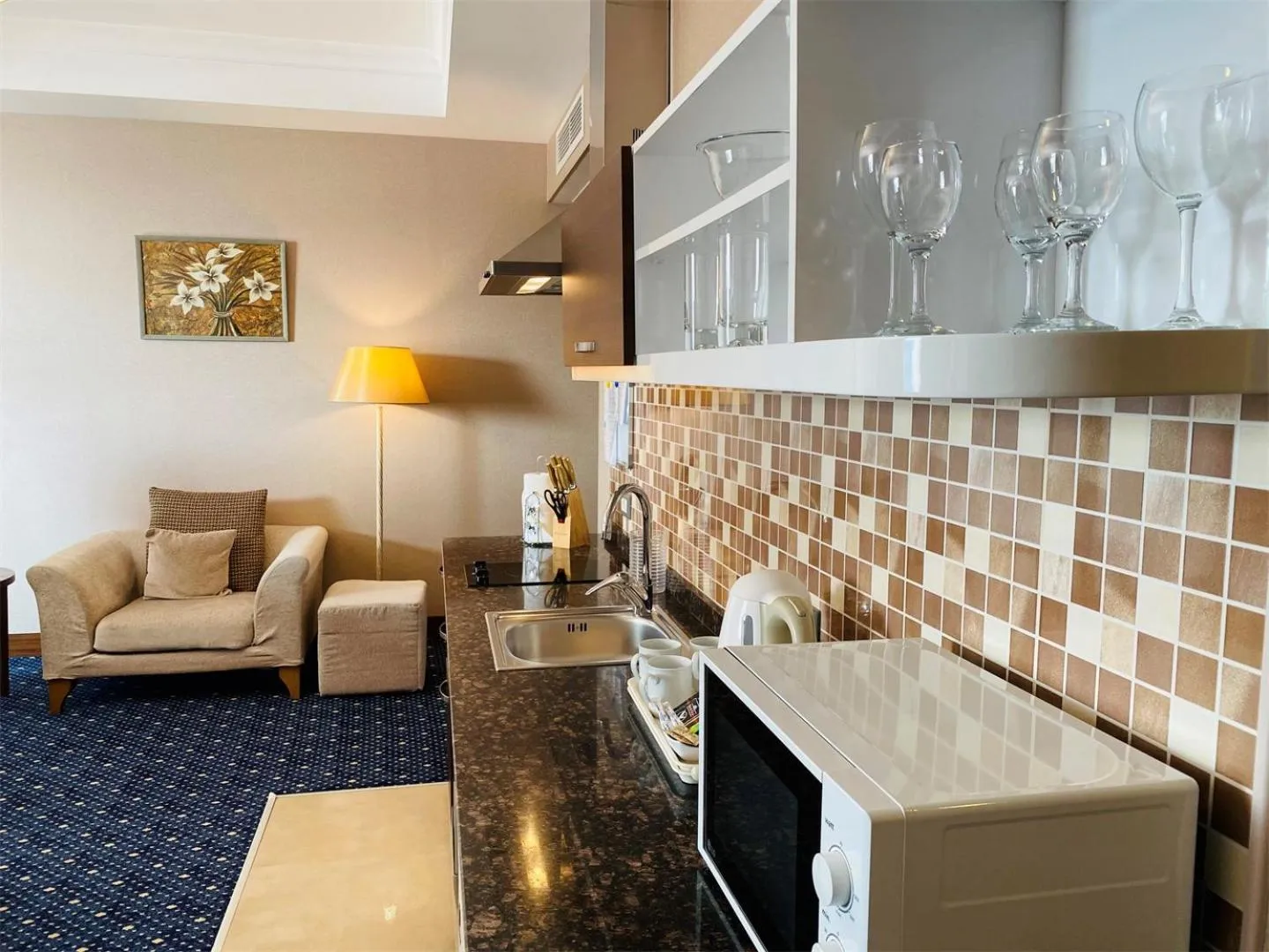 Kitchen or kitchenette in Parkside Hotel & Apartments