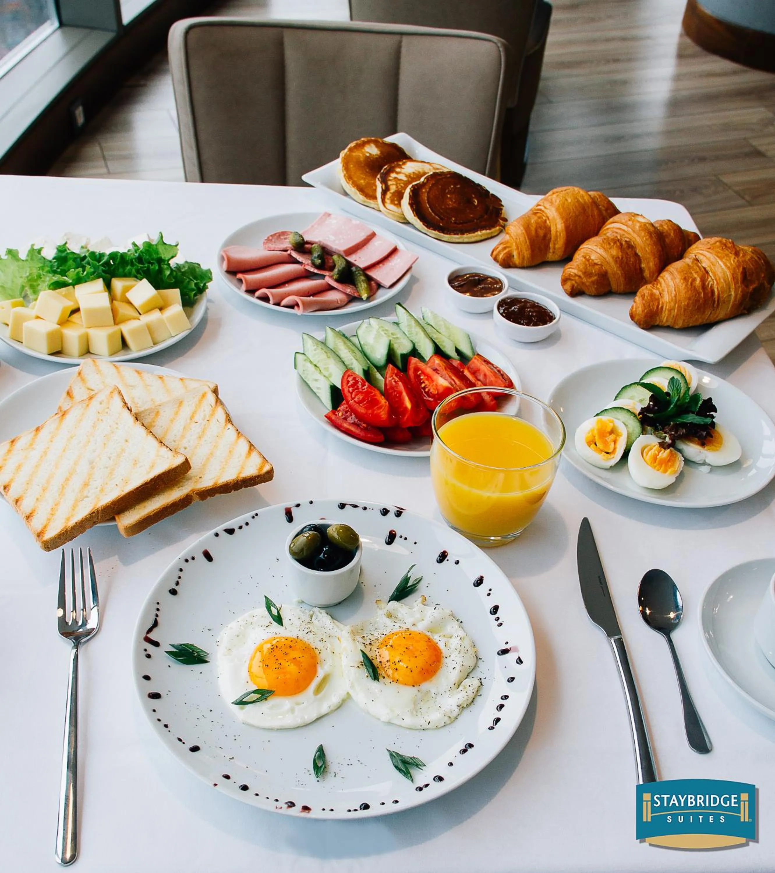 Food and drinks in Parkside Hotel & Apartments