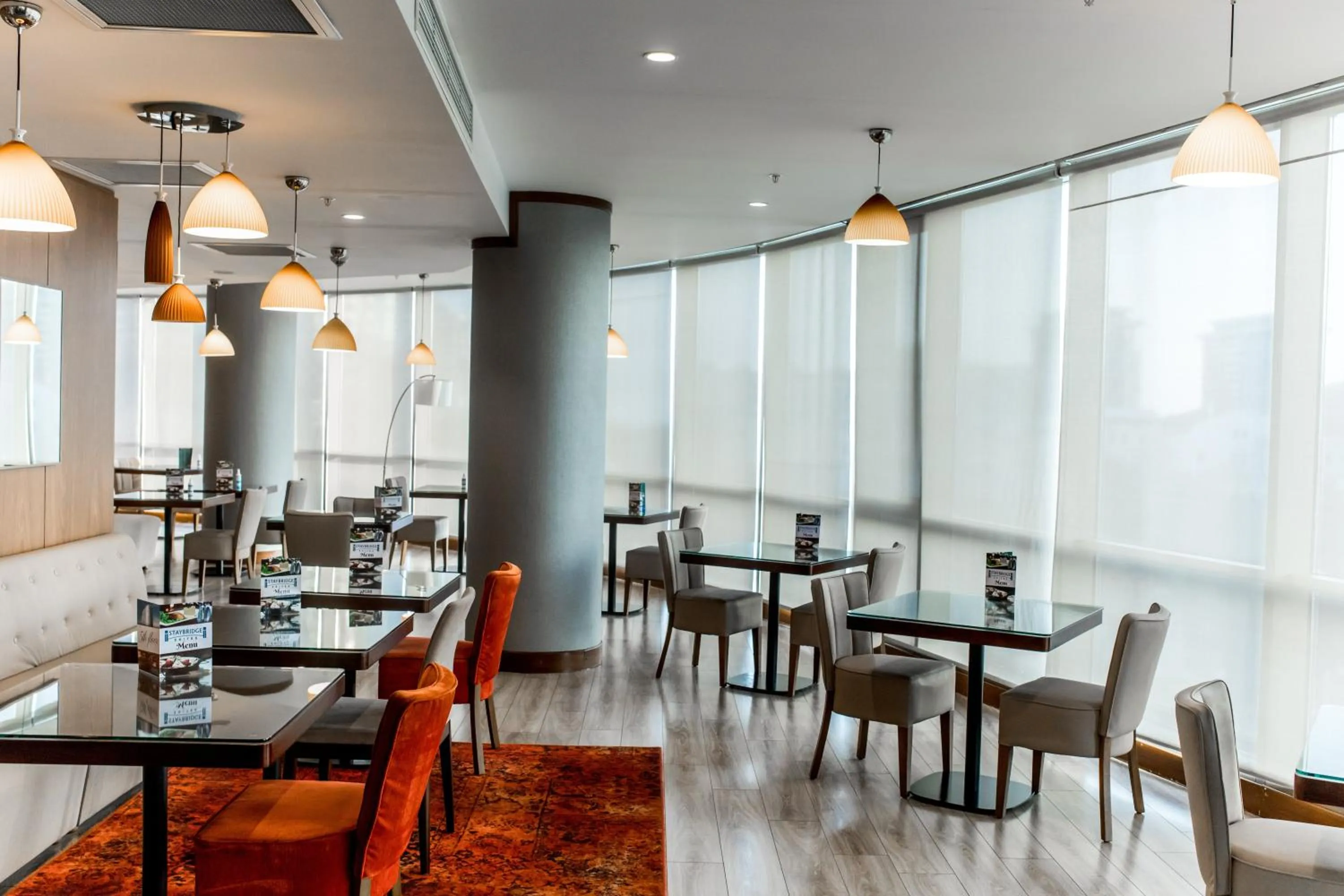 Restaurant/places to eat in Parkside Hotel & Apartments