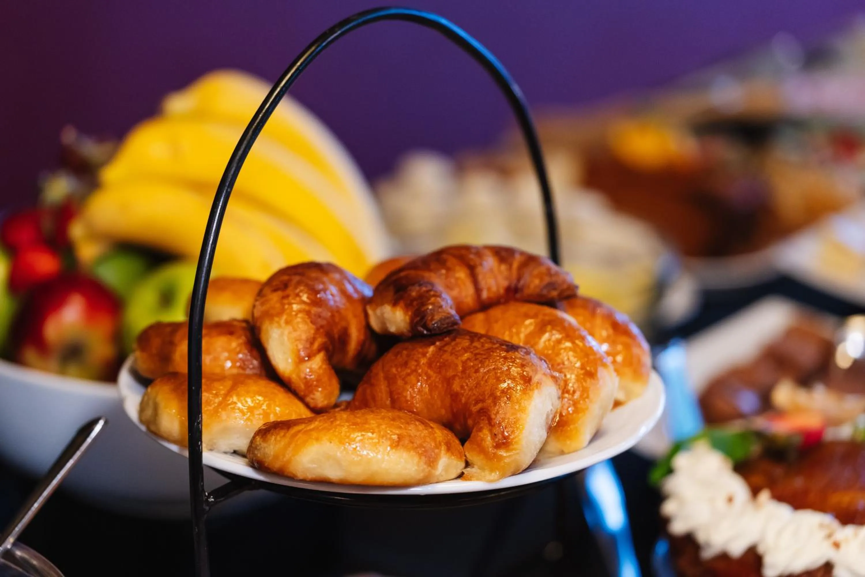 Buffet breakfast in Loi Suites Chapelco Hotel